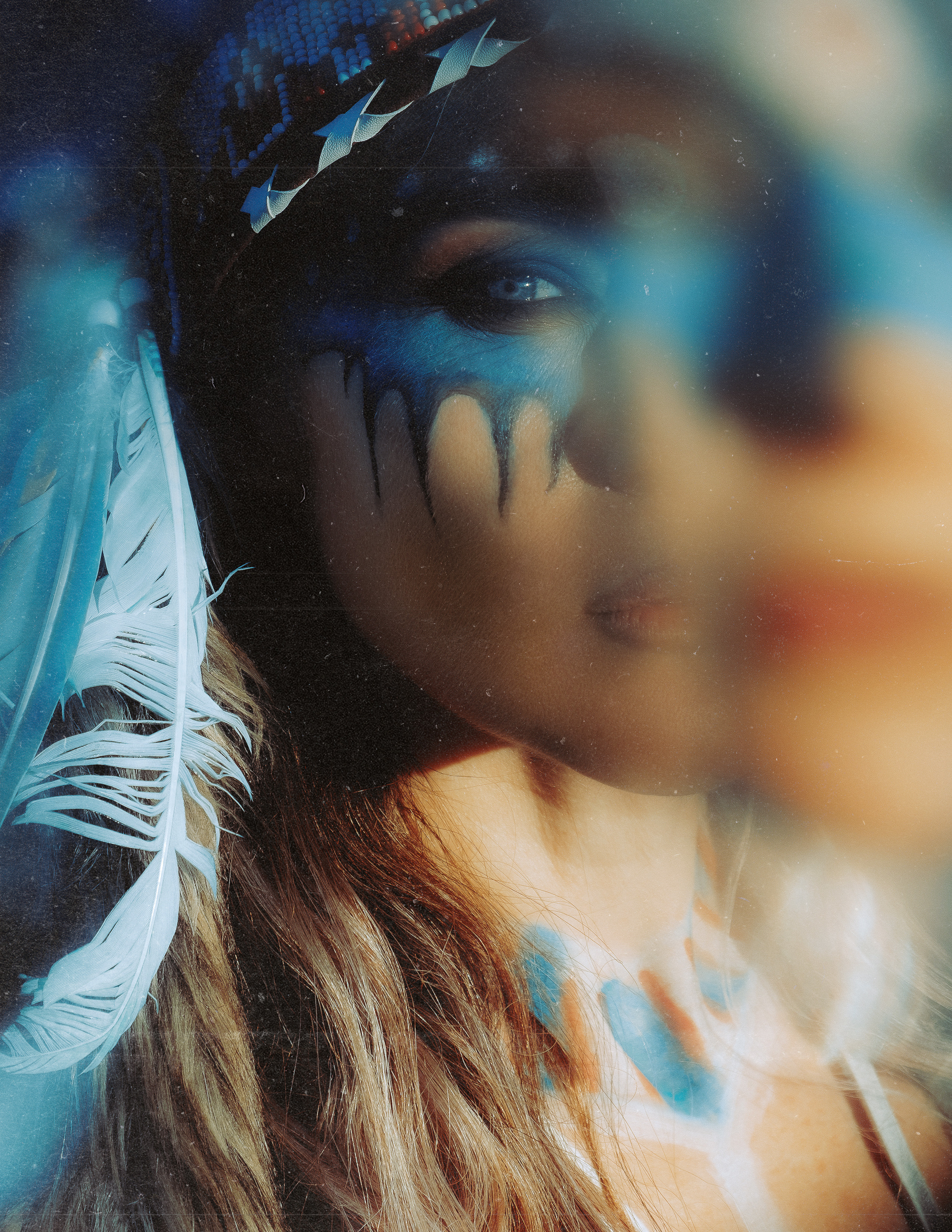 Экзотическая закатная фотосессия на пляже с индейским роучем и боди-артом — Фотограф Андрей Луковников