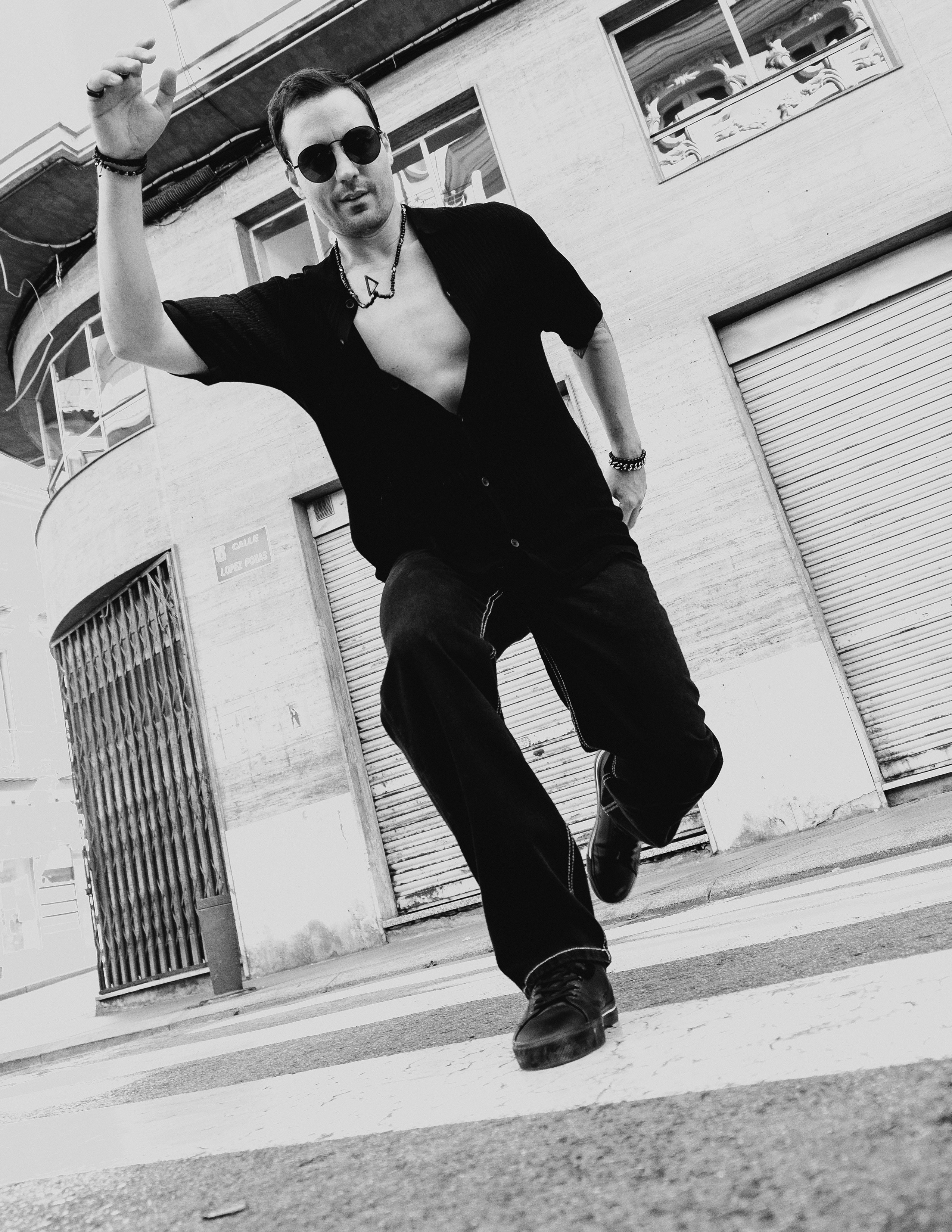 Эффектная фэшн-фотосессия для актера в старом городе Ориуэла — Портретный фотограф в Испании