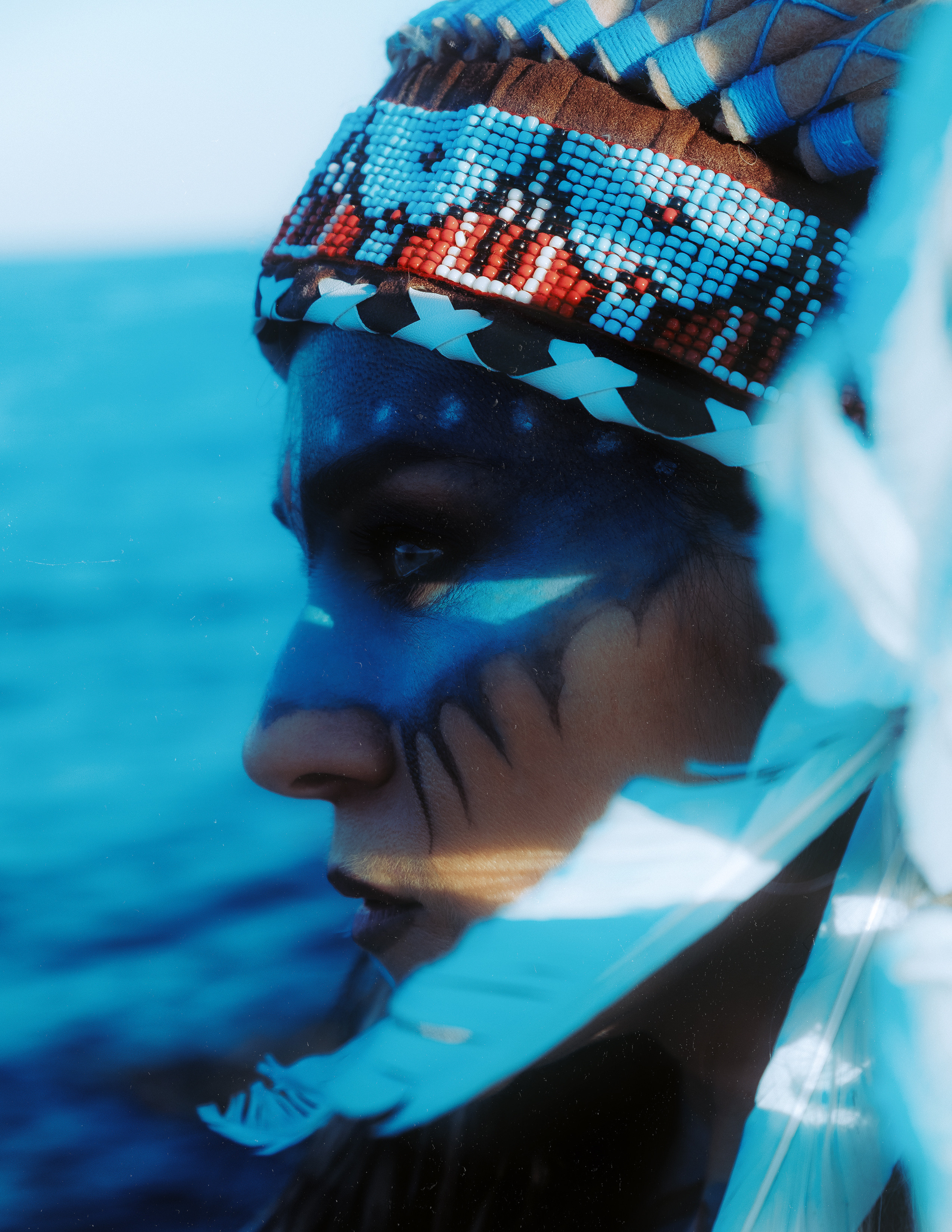 Экзотическая закатная фотосессия на пляже с индейским роучем и боди-артом — Фотограф Андрей Луковников