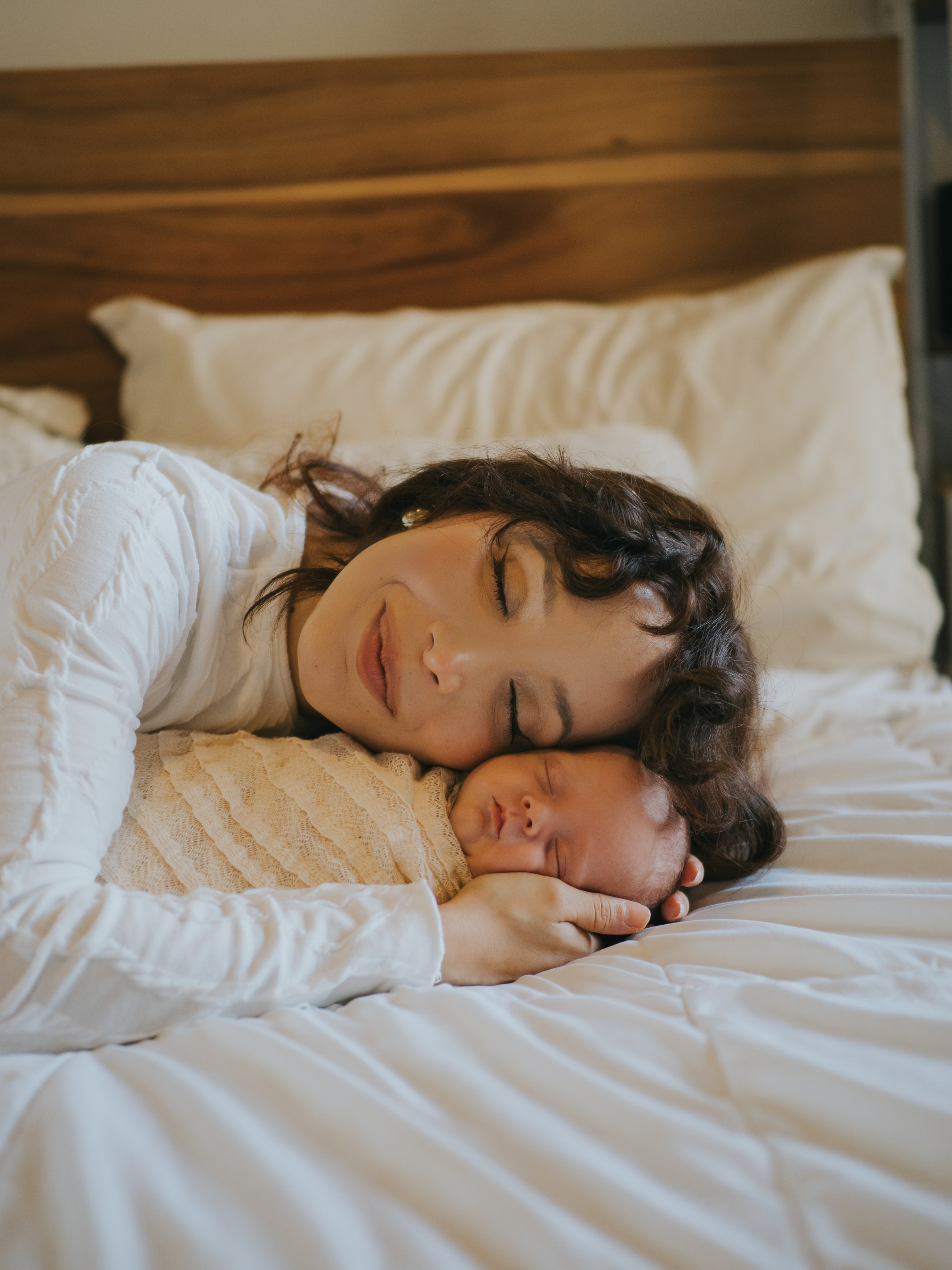 Newborn. Mimosa Studios — Motherhood & Family Photographer in Montreal