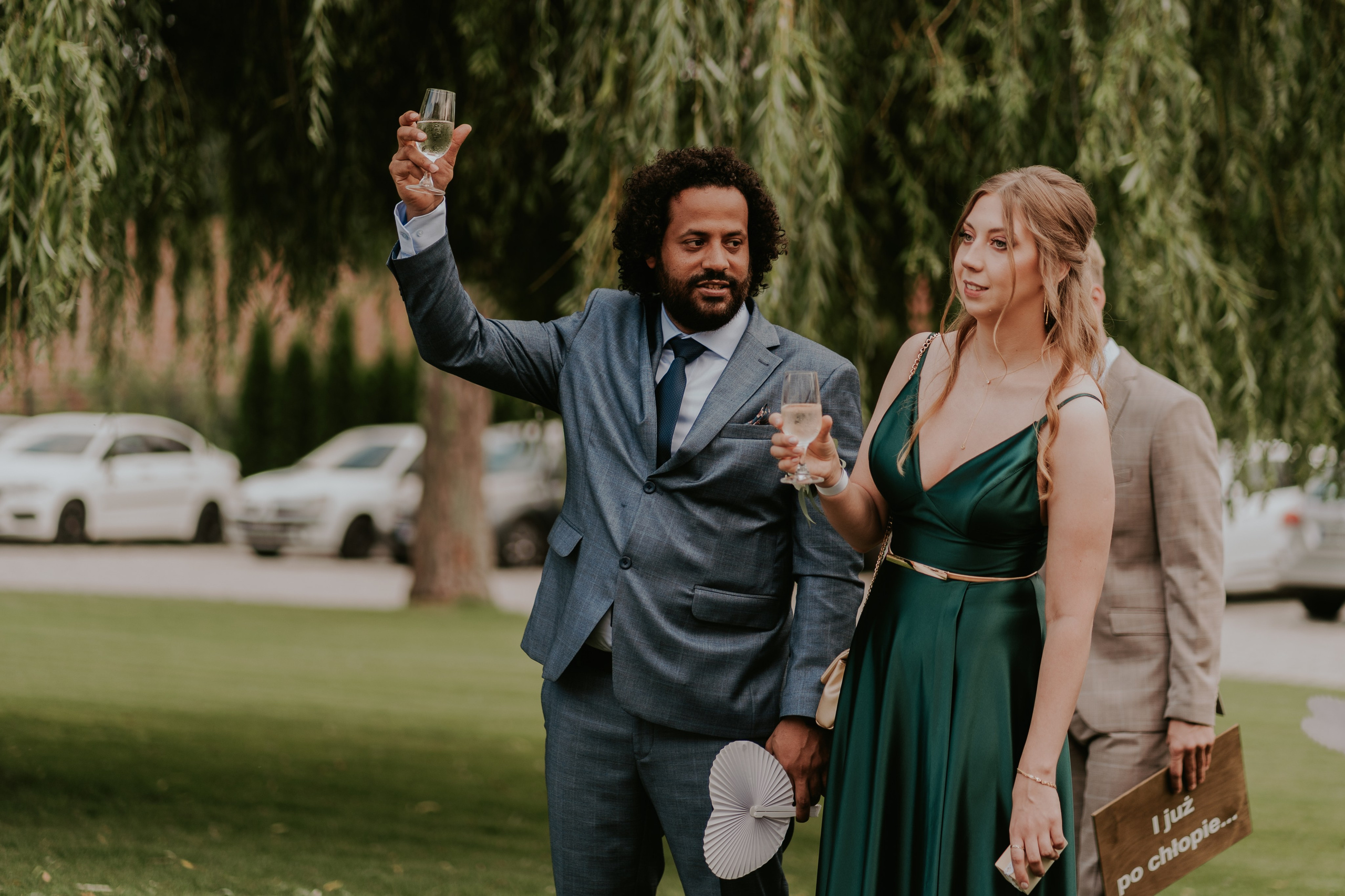 Dwór Wierzbno: plenerowy ślub pod wierzbą. Karkowskafoto - fotografia miłości