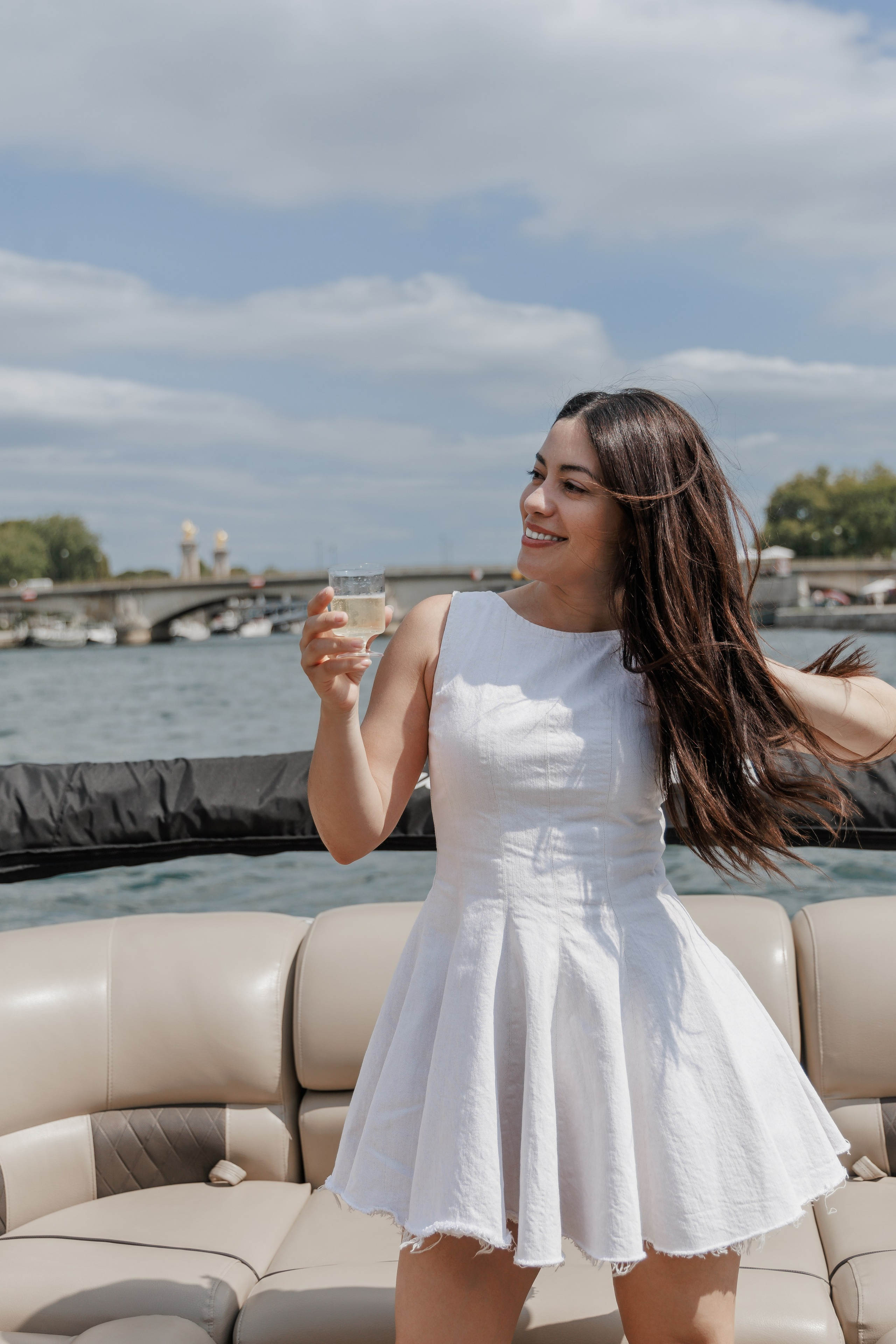 Sail, Sip & Smile: A Private Seine Cruise with Your Personal Photographer & Filmmaker. Photographe à Paris