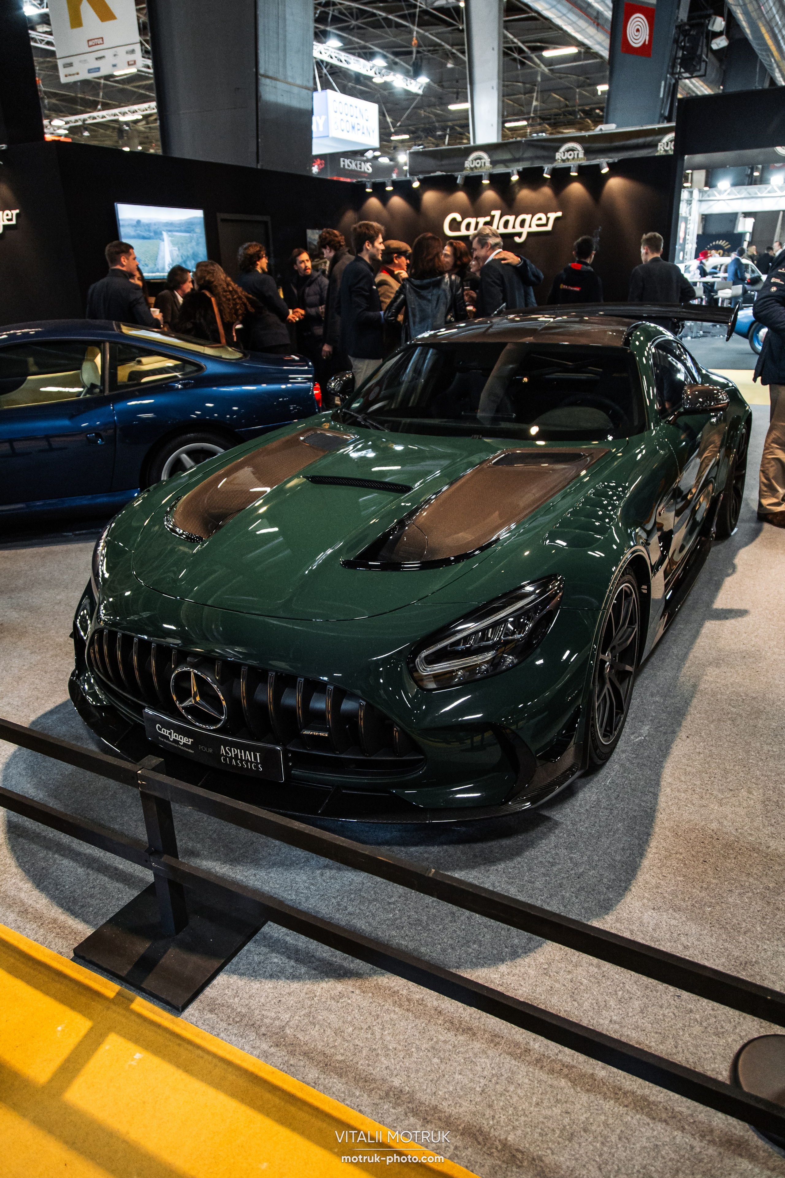 Retromobile 2023. Photographe de voitures à Paris — Vitalii Motruk