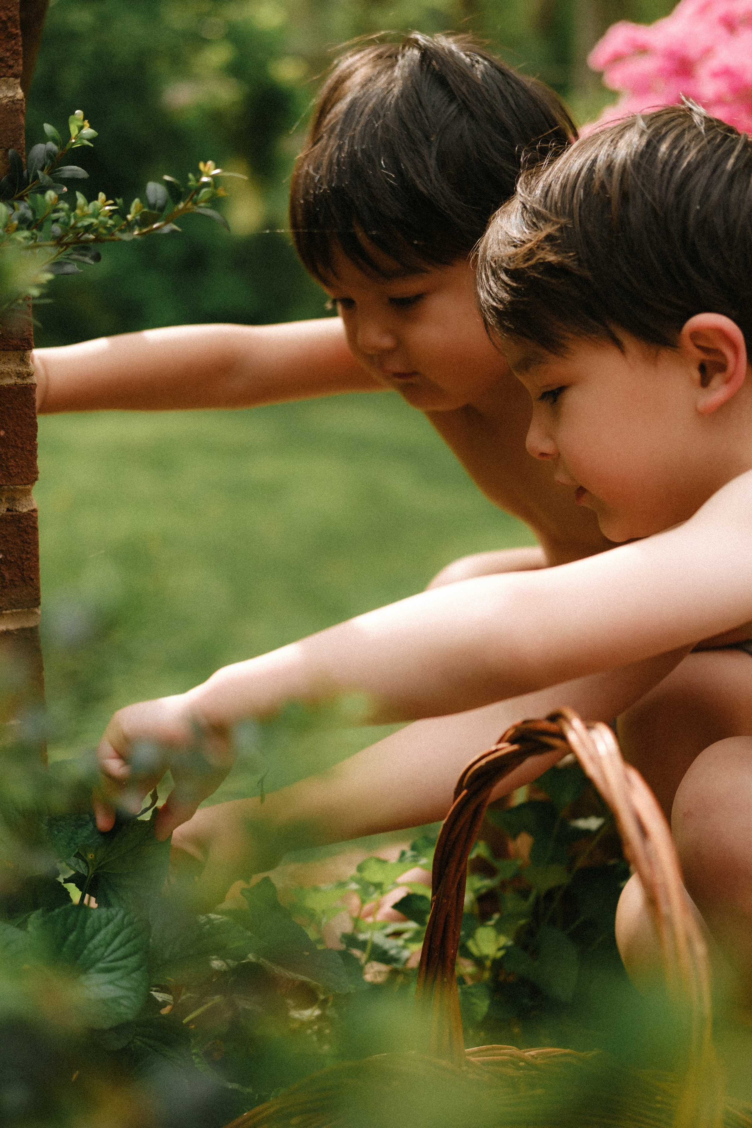 Cozy In-Home Family Photo Session in a Historic Richmond Victorian Home. Family Photographer Anna Dobrovolskaia | Richmond, VA