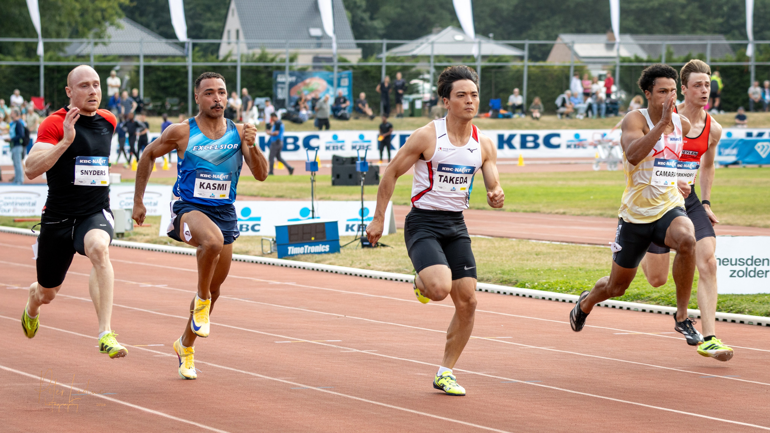 Nacht van de Atletiek. Peter Leduc is een passionele hobbyfotograaf uit België, gespecialiseerd in creatieve fotografie, visuele verhalen en unieke fotoprojecten