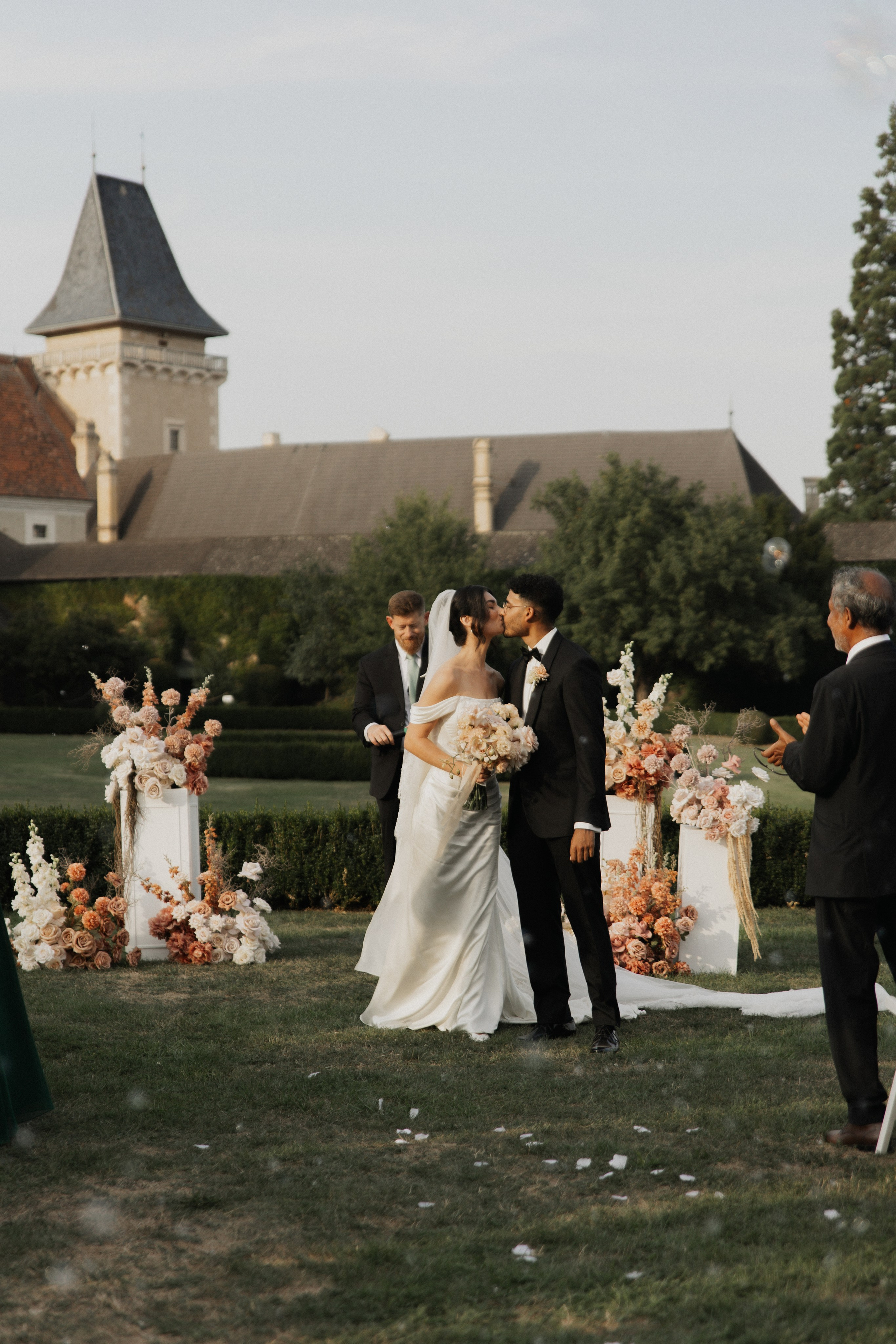 Elegant Castle Wedding in Austria | Alwin & Ruth’s Fairytale Celebration. Wedding photographer and videographer based in Timisoara, Romania