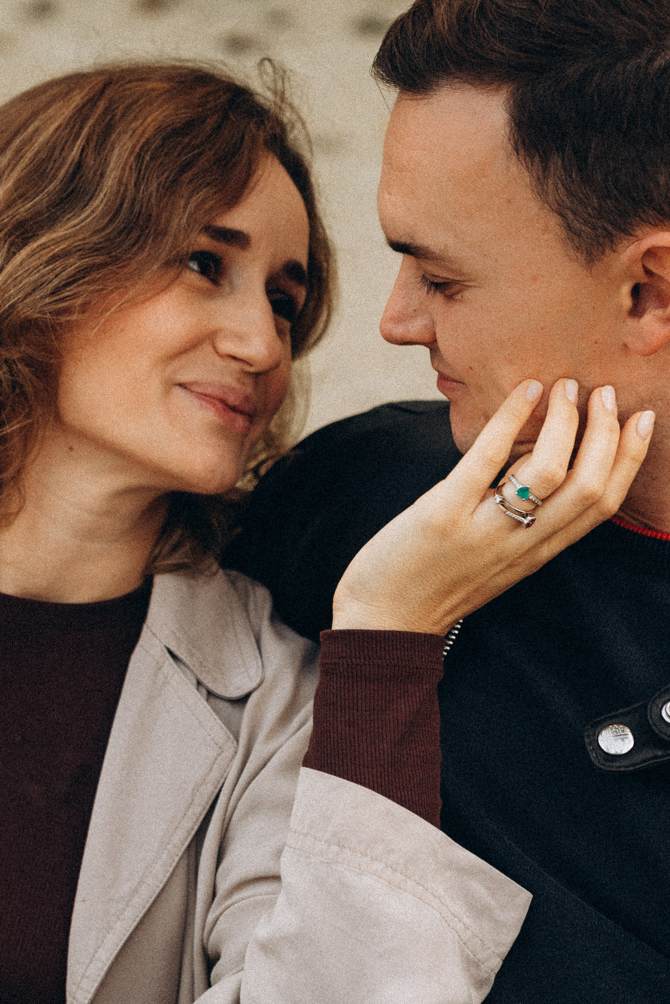 Natural Couple Portrait — Genuine Smiles and Warm Connection. A candid and warm couple portrait filled with genuine emotion. Their eyes meet with tenderness and trust, capturing the essence of real love. Perfect inspiration for lifestyle and love story photography focused on authenticity and connection. Love story in Milan. Sweet moment during the photosession in Milan. Milan love story photographer. Engagement photoshoot Milan. natural couple portrait, candid couple photography, lifestyle love story, authentic connection, genuine smiles, intimate couple photo, emotional portrait, warm tones photography, storytelling photography, romantic couple session
