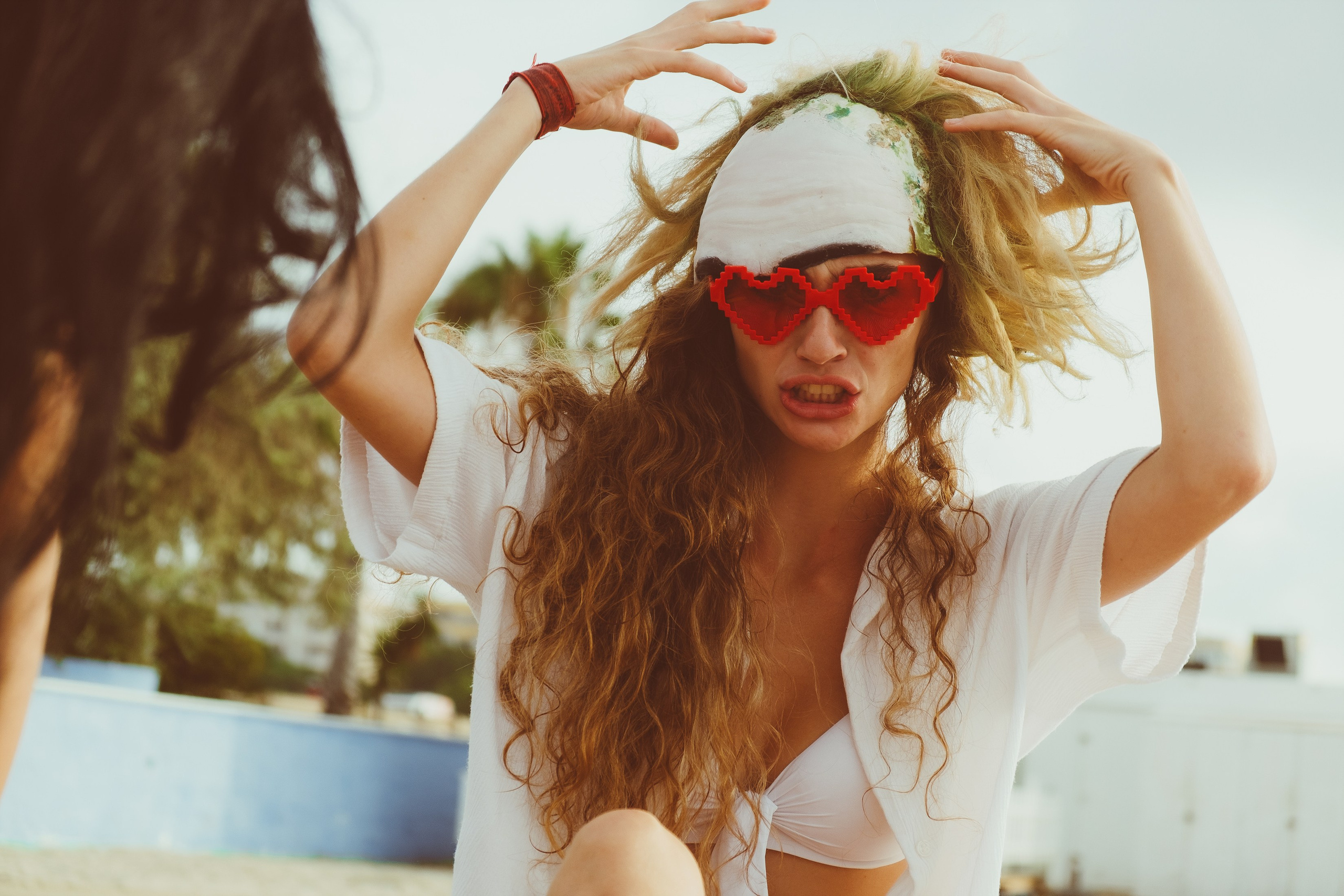 Beetlejuice на море: Экспериментальная фотосессия с цирковыми артистами — Фотограф Андрей Луковников