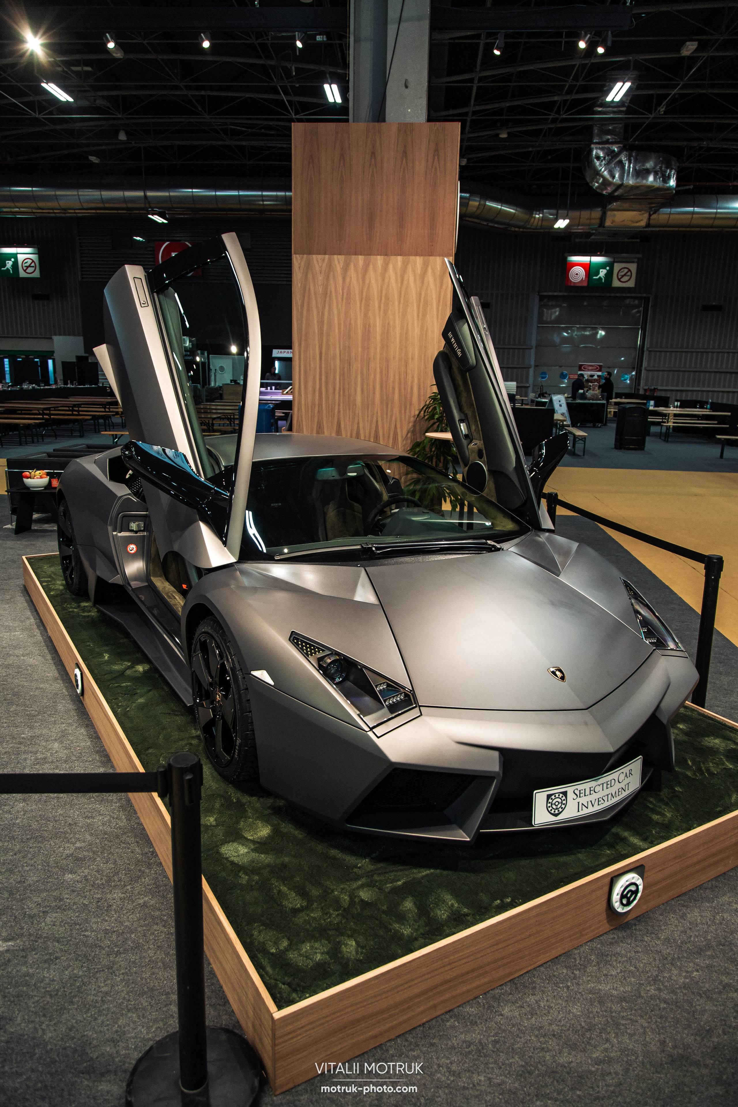 Retromobile 2023. Photographe de voitures à Paris — Vitalii Motruk