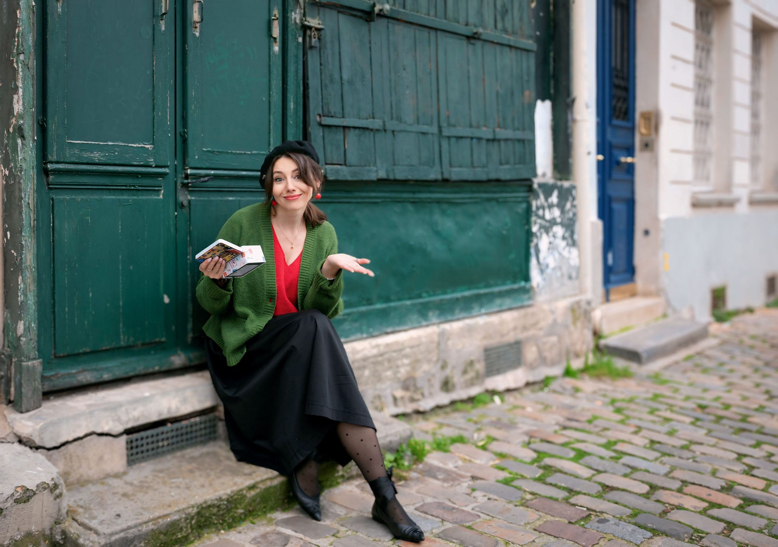 Street photoshoot in Paris. Alina Tagzieva- a photograper in Paris