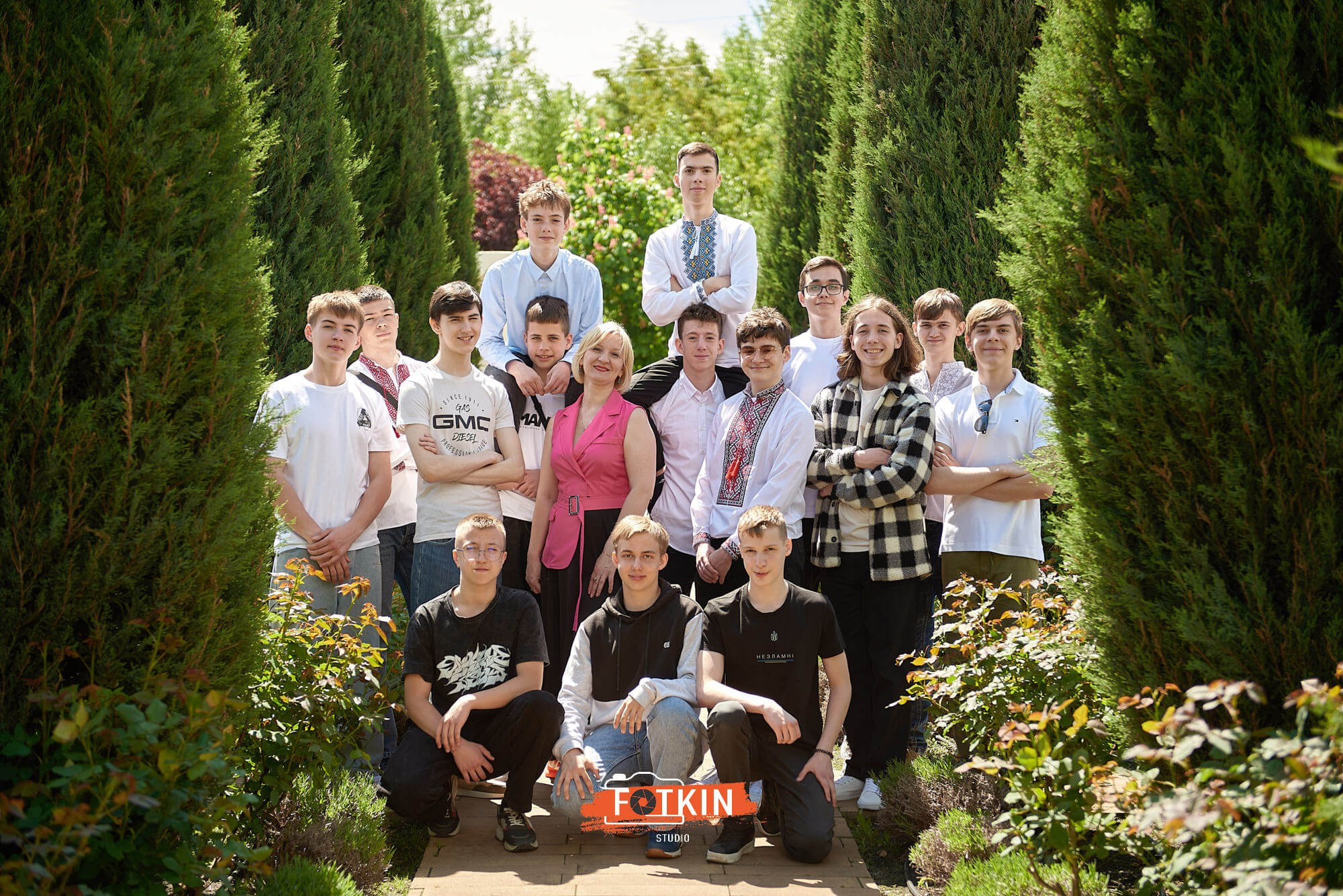 Випускні альбоми для 9- 11 класів Дніпро. Випускні альбоми фотокниги Київ та Дніпро