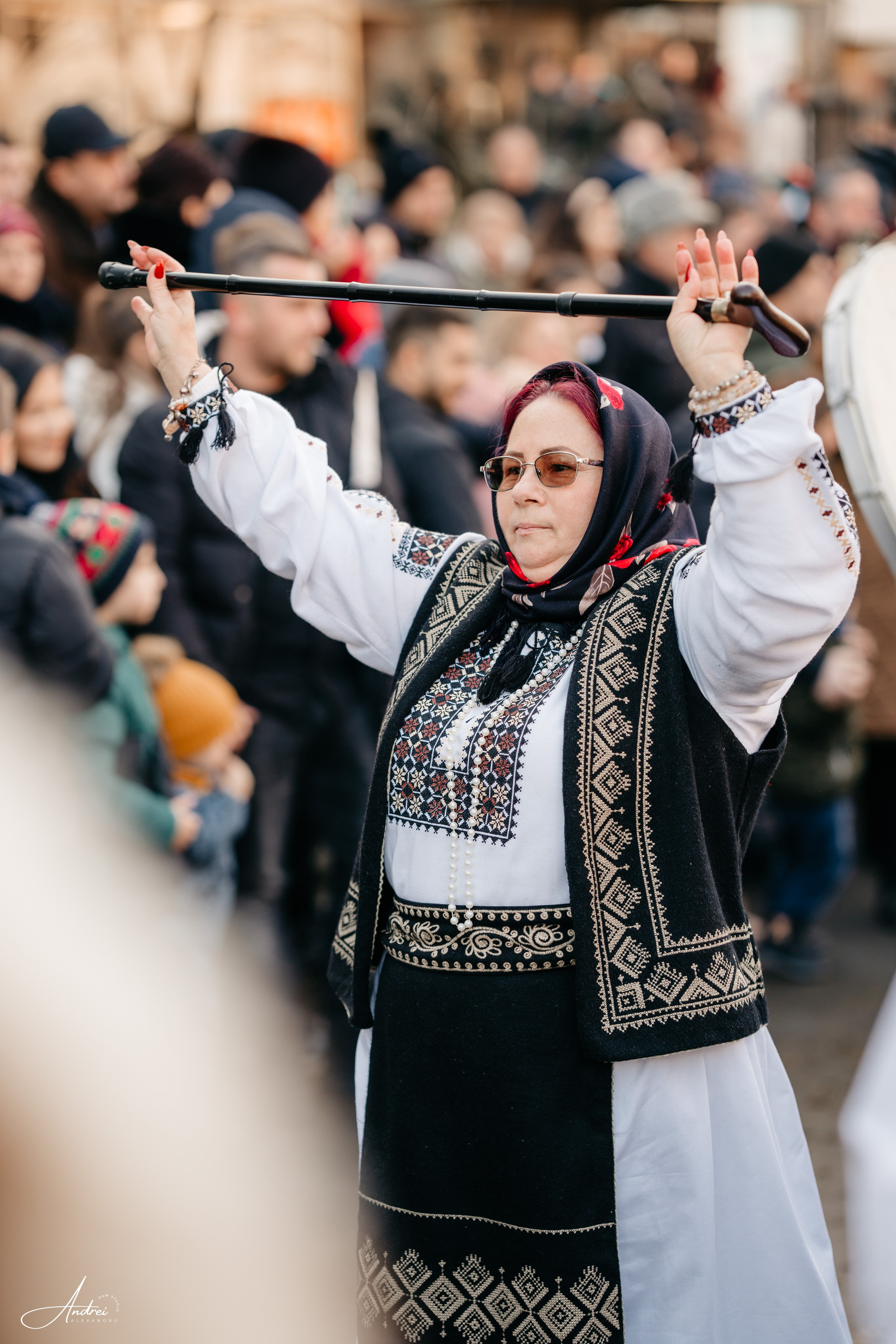 Ediția a XXVII-a a Festivalului de Datini și Obiceiuri Strămoșești Comănești. Raw Studio. Fotograful tau de nunta!