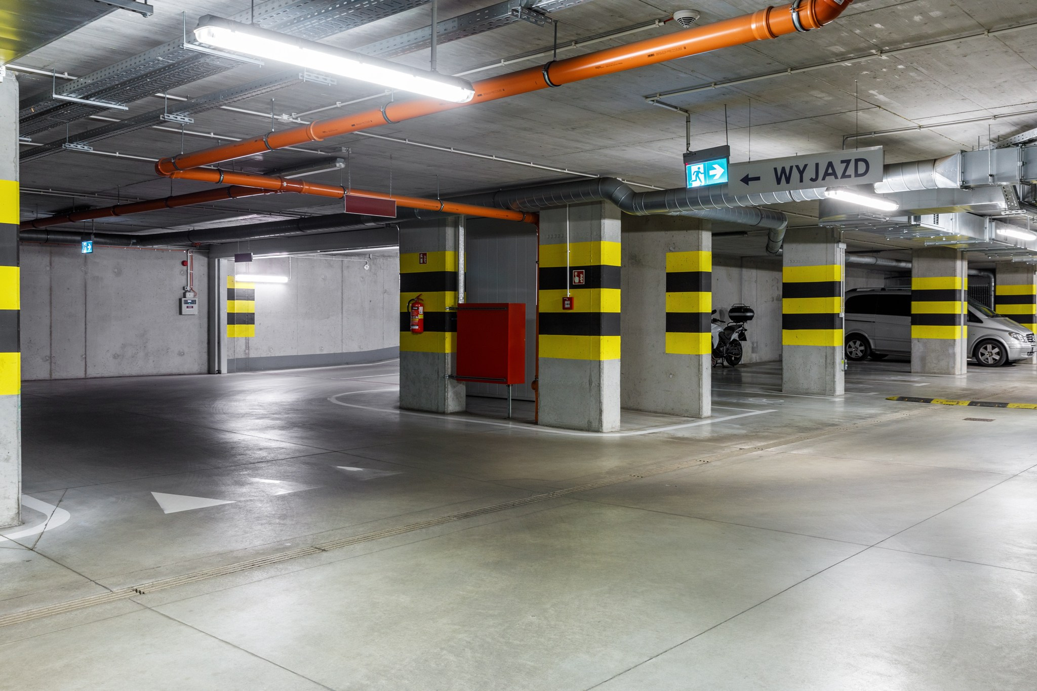 Warszawa miejsce parkingowe. Fotograf Nieruchomości i Wnętrz