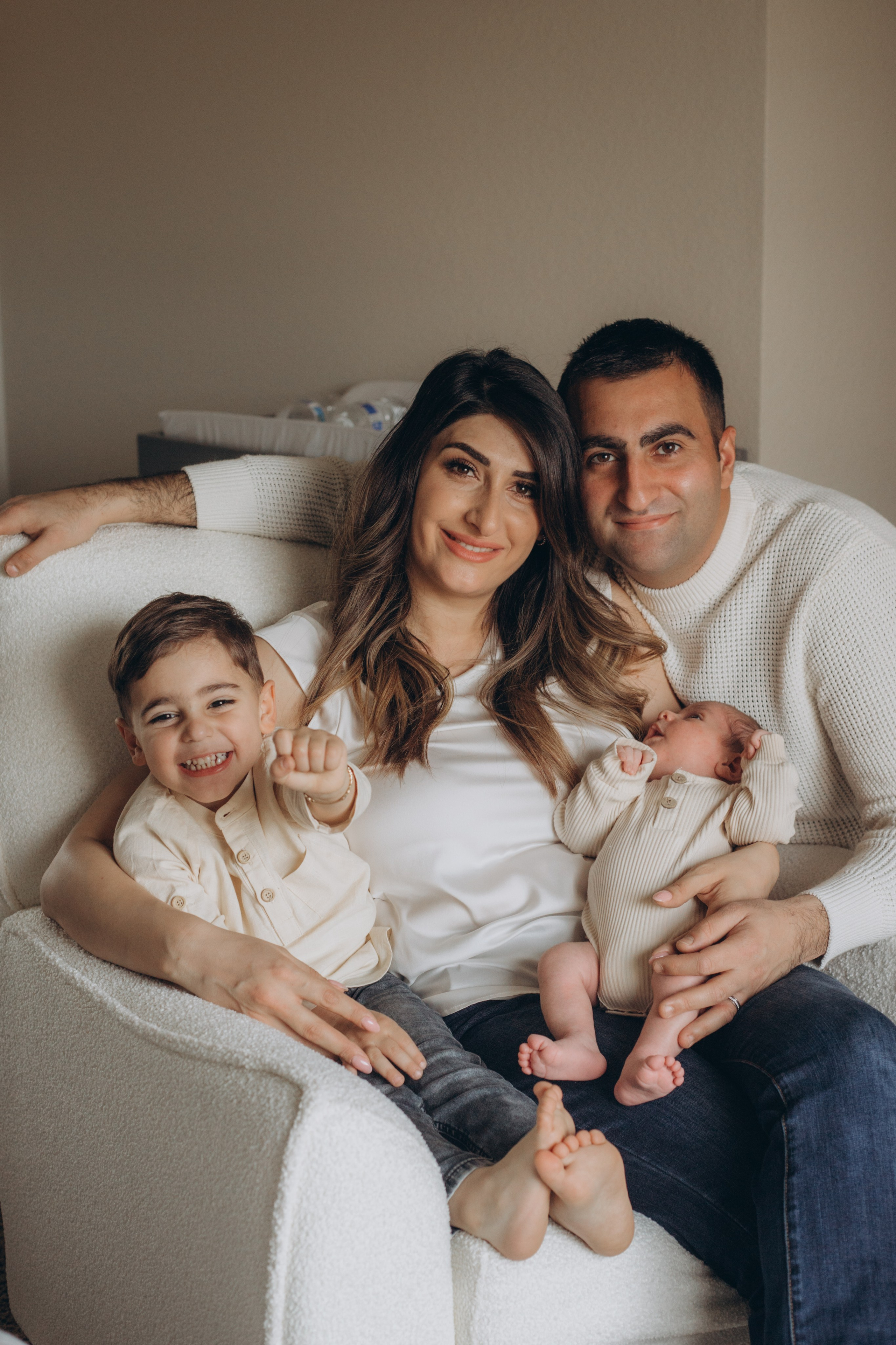 Newborn, Baby with Family. Family and children’s lifestyle photographer Elena Tumanova