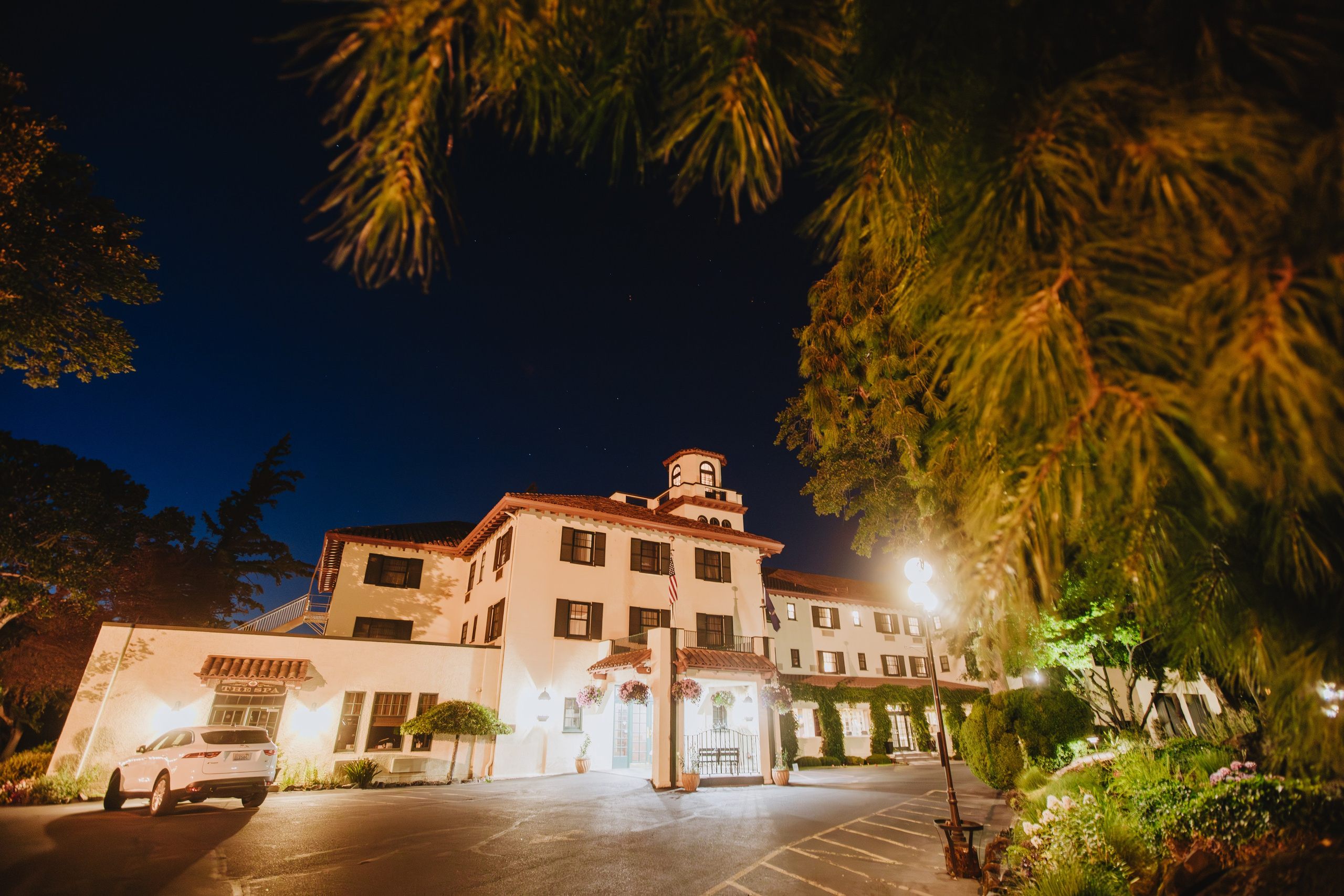 Brook & Richard's Wedding in Portland Oregon| Captured by Georgy Shishkin, Professional Wedding Photographer Seattle, Bend & Oregon Coast. Capturing Love in the Heart of the Pacific Northwes