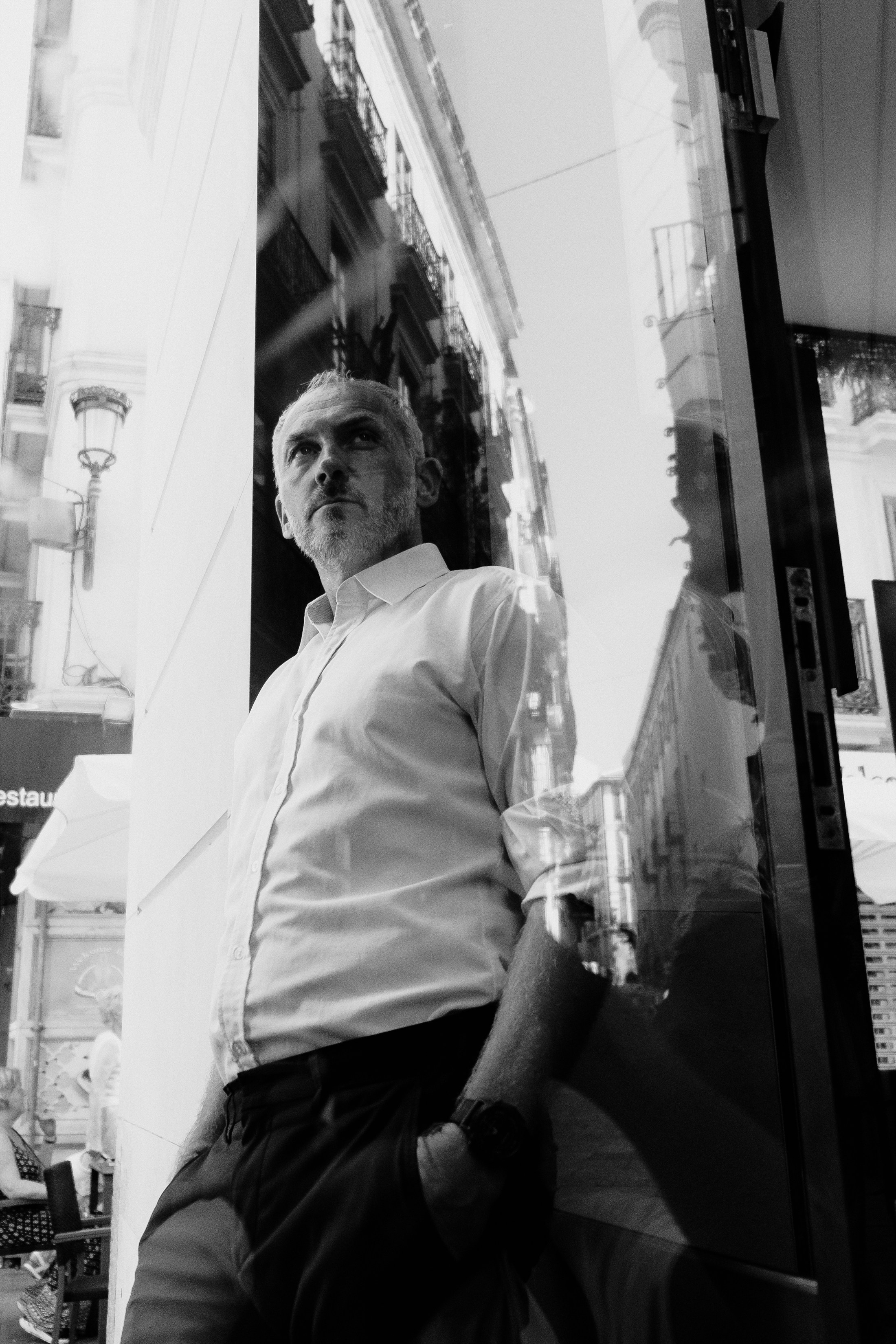 Портретная фотосессия музыканта Robert Skarsbakk в старом городе Аликанте для обложки альбома — Фотограф Андрей Луковников