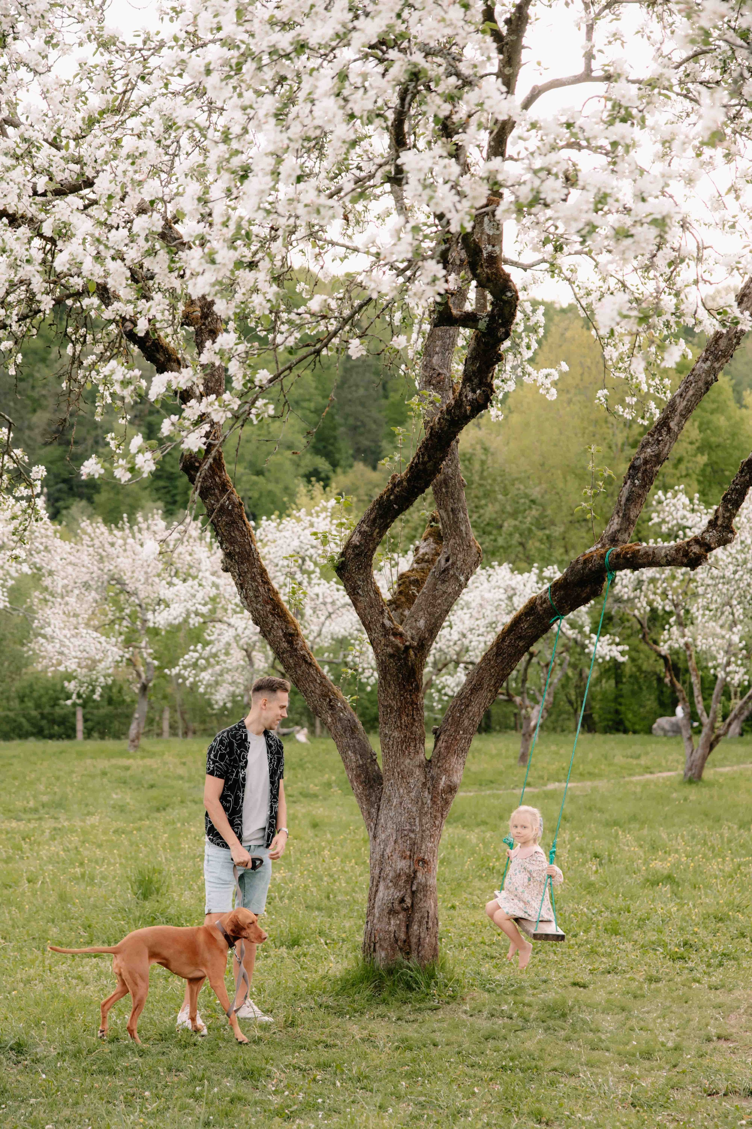Šeimos fotosesija Vilniuje — namie, gamtoje, studijoje. Framed by Evelina | Vestuvių fotografė