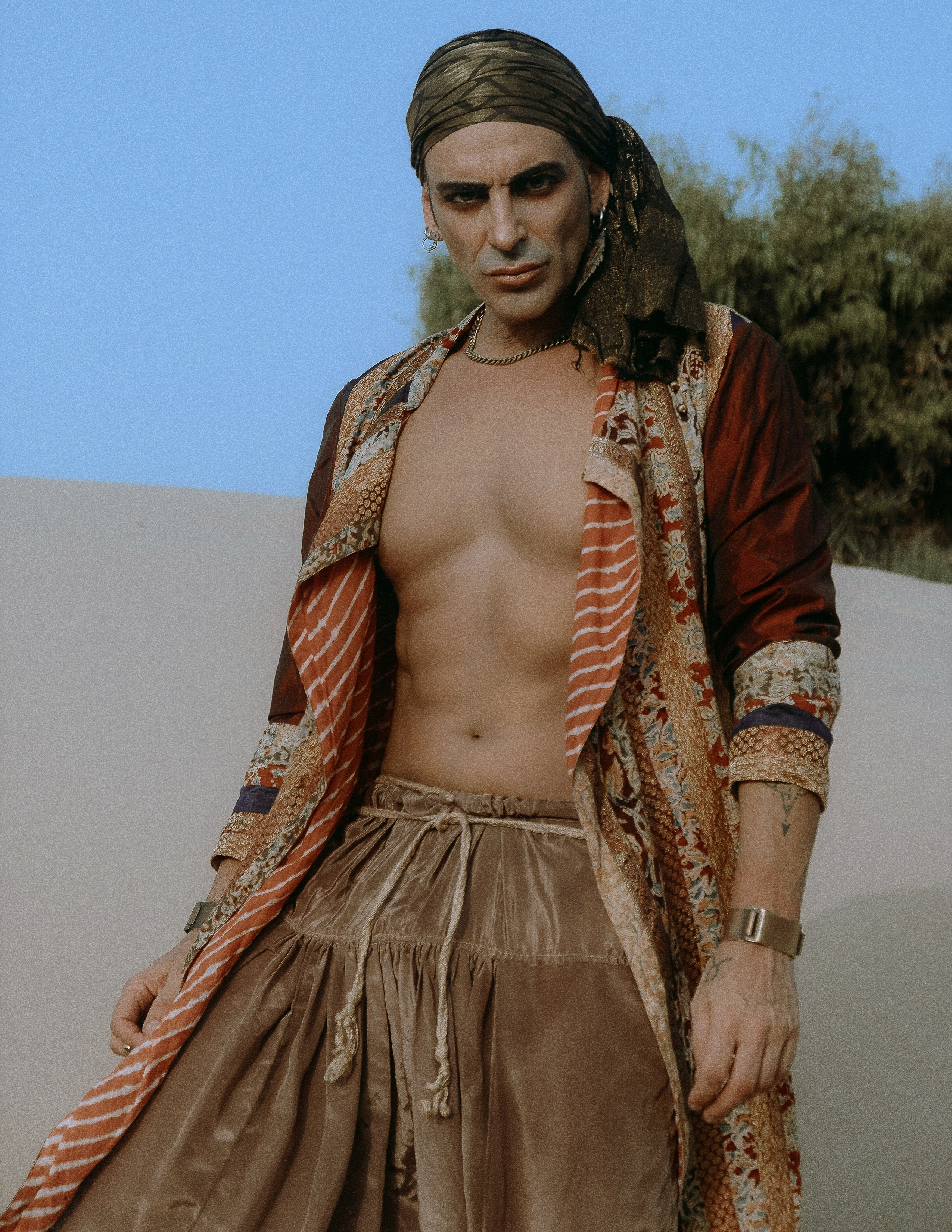 Портфолио-фотосессия в дюнах Аликанте — креативные образы и уникальные наряды от дизайнера — Фотограф Андрей Луковников