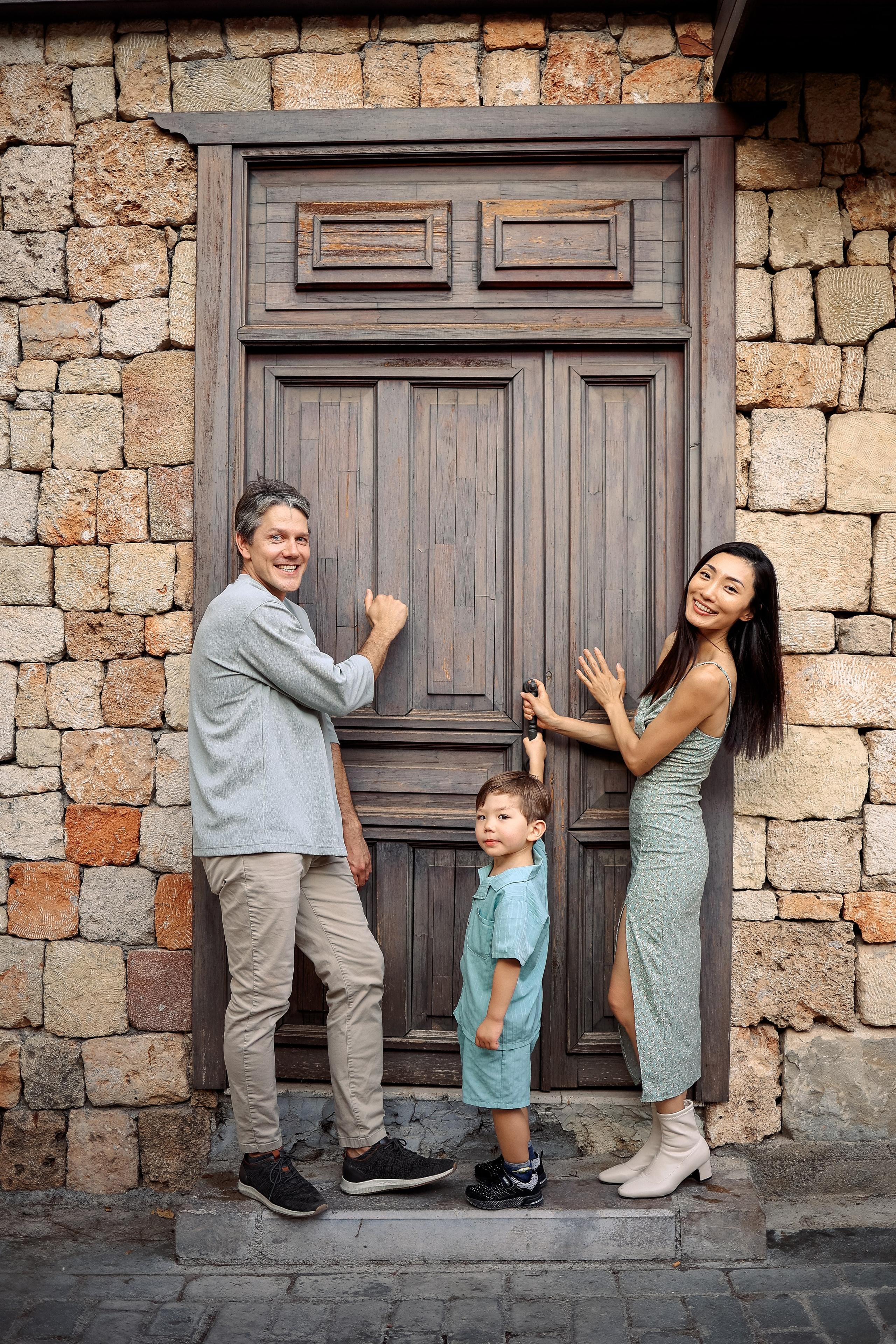 Photoshooting in old town of Antalya. Photographer in Turkey, Antalya, Kemer, Belek, Side, Kas, Fethiye