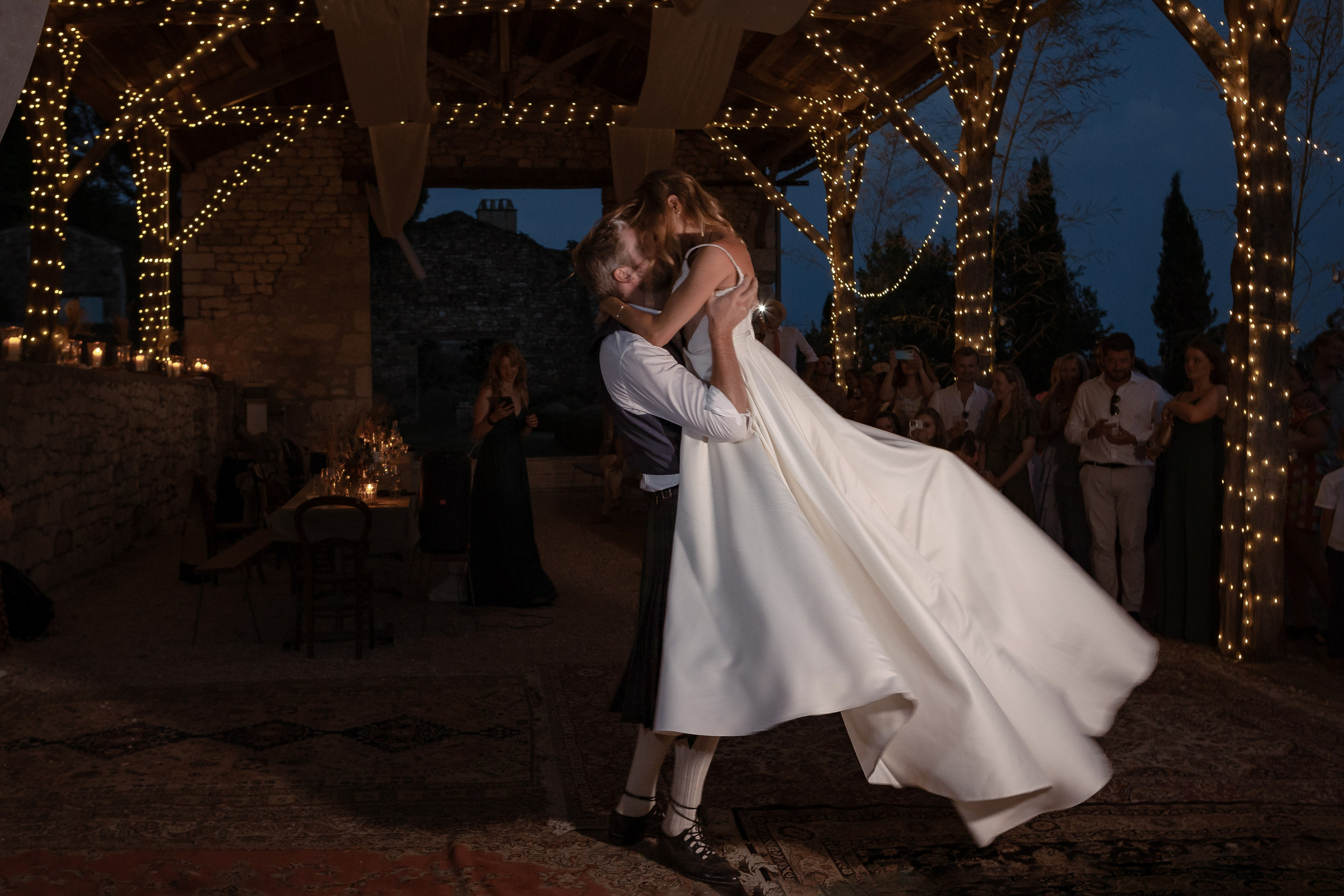 British — scottish wedding in Souquet Hall, Aquitaine, France. Eugénie Smirnova — your photographer in Toulouse and southwest France