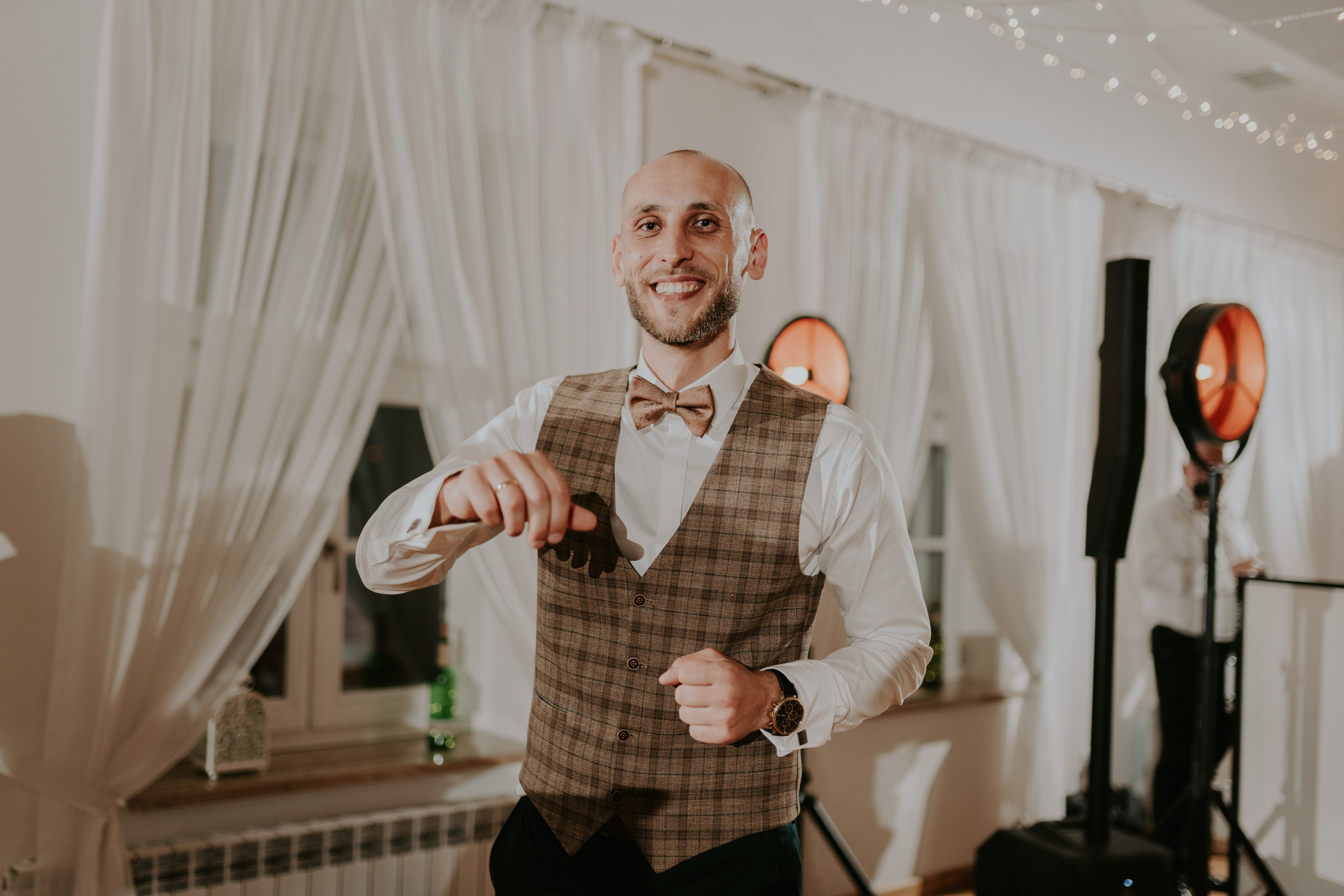 Dwór Wierzbno: plenerowy ślub pod wierzbą. Karkowskafoto - fotografia miłości