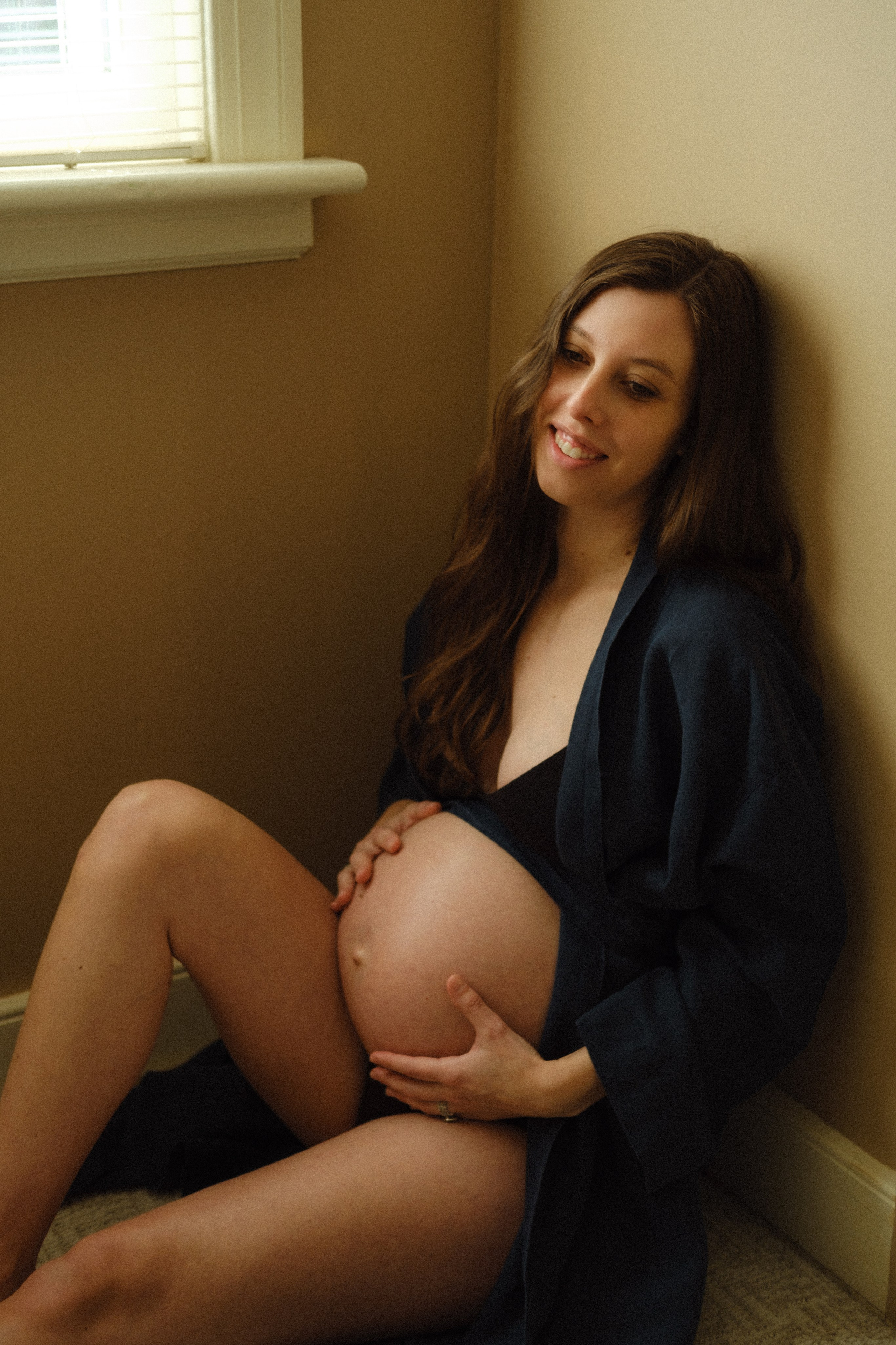 Maternity Photography Portfolio | Artistically capturing pregnancy in Richmond, VA. Family Photographer Richmond VA | Anna Dobrovolskaia