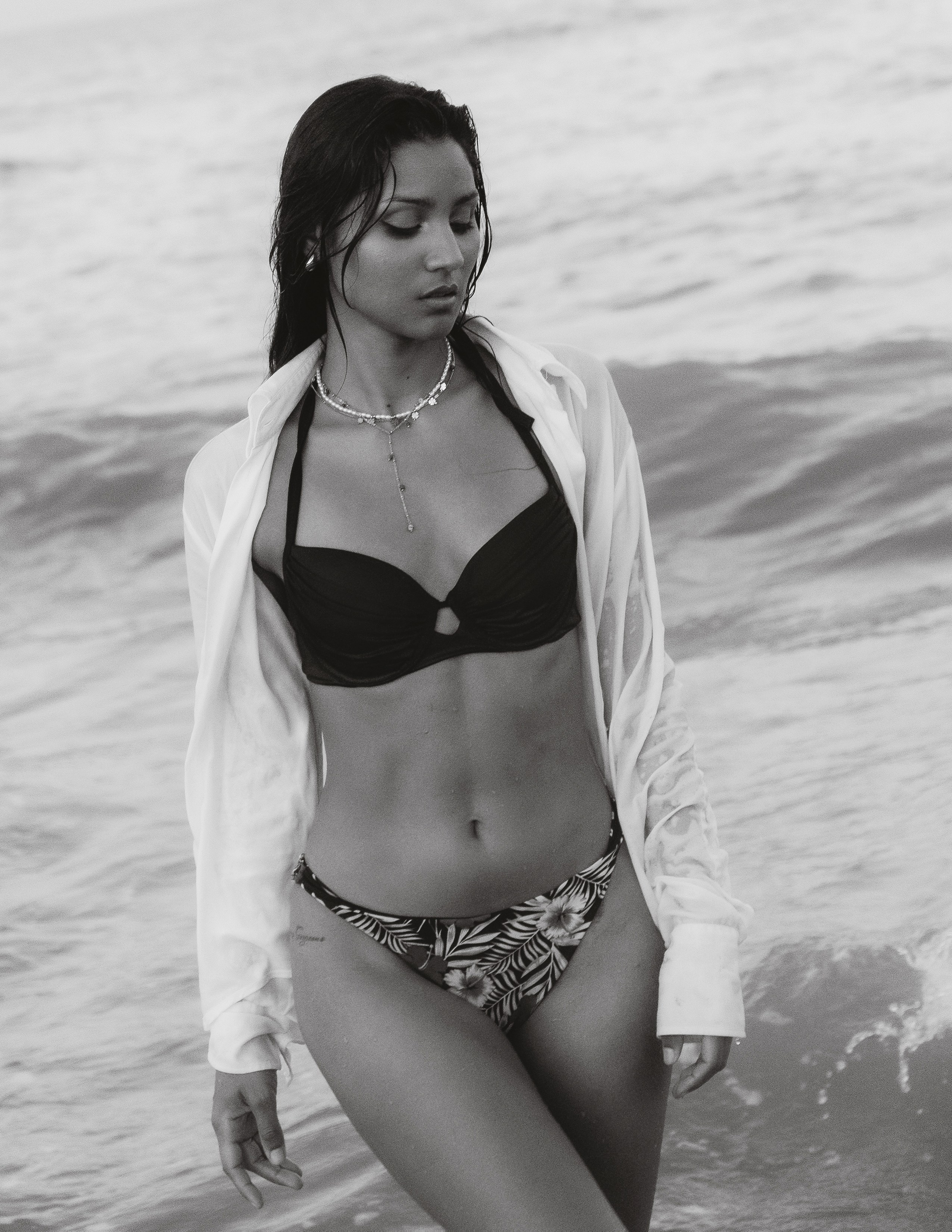 Romantic Portrait by the Sea: Sunset Shoot in Guardamar — Photographer Andrey Lukovnikov