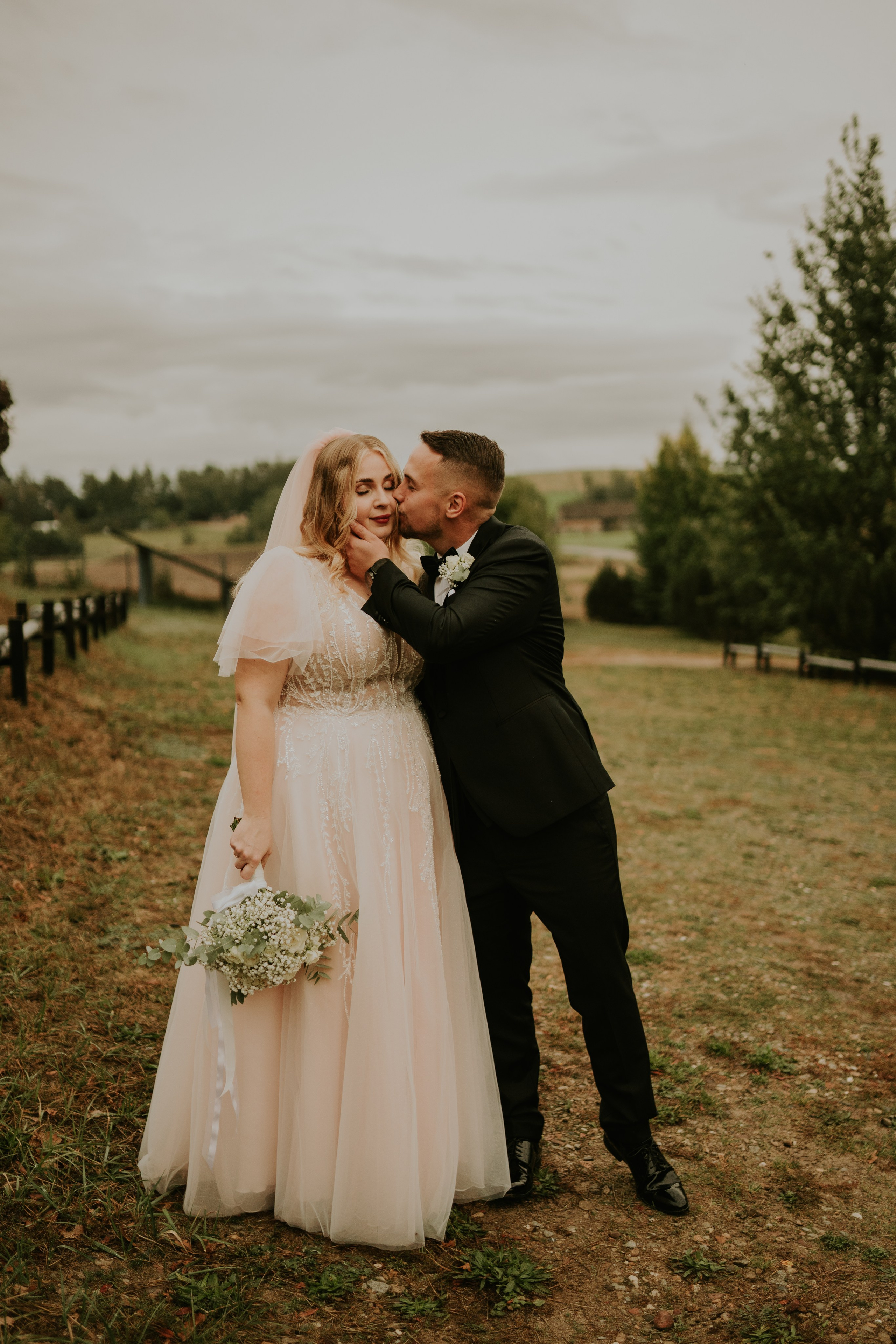 Trzy Drzewa: wspaniała uroczystość Wiktorii i Kamila. Karkowskafoto - fotografia miłości