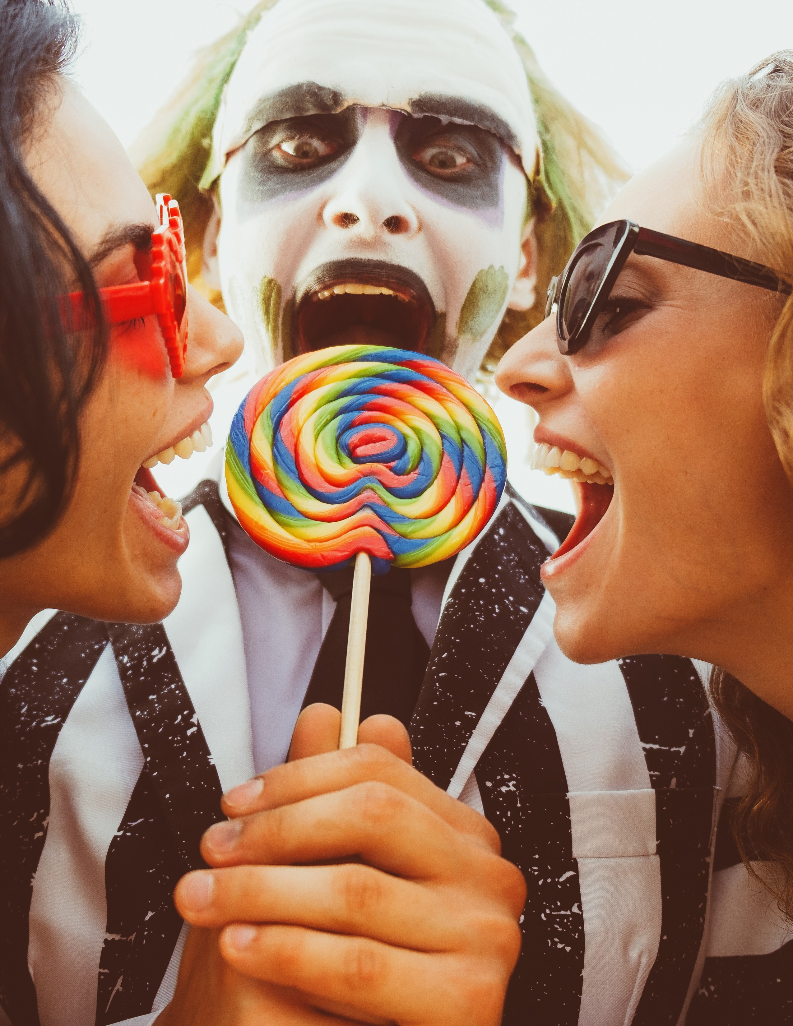 Beetlejuice на море: Экспериментальная фотосессия с цирковыми артистами — Фотограф Андрей Луковников