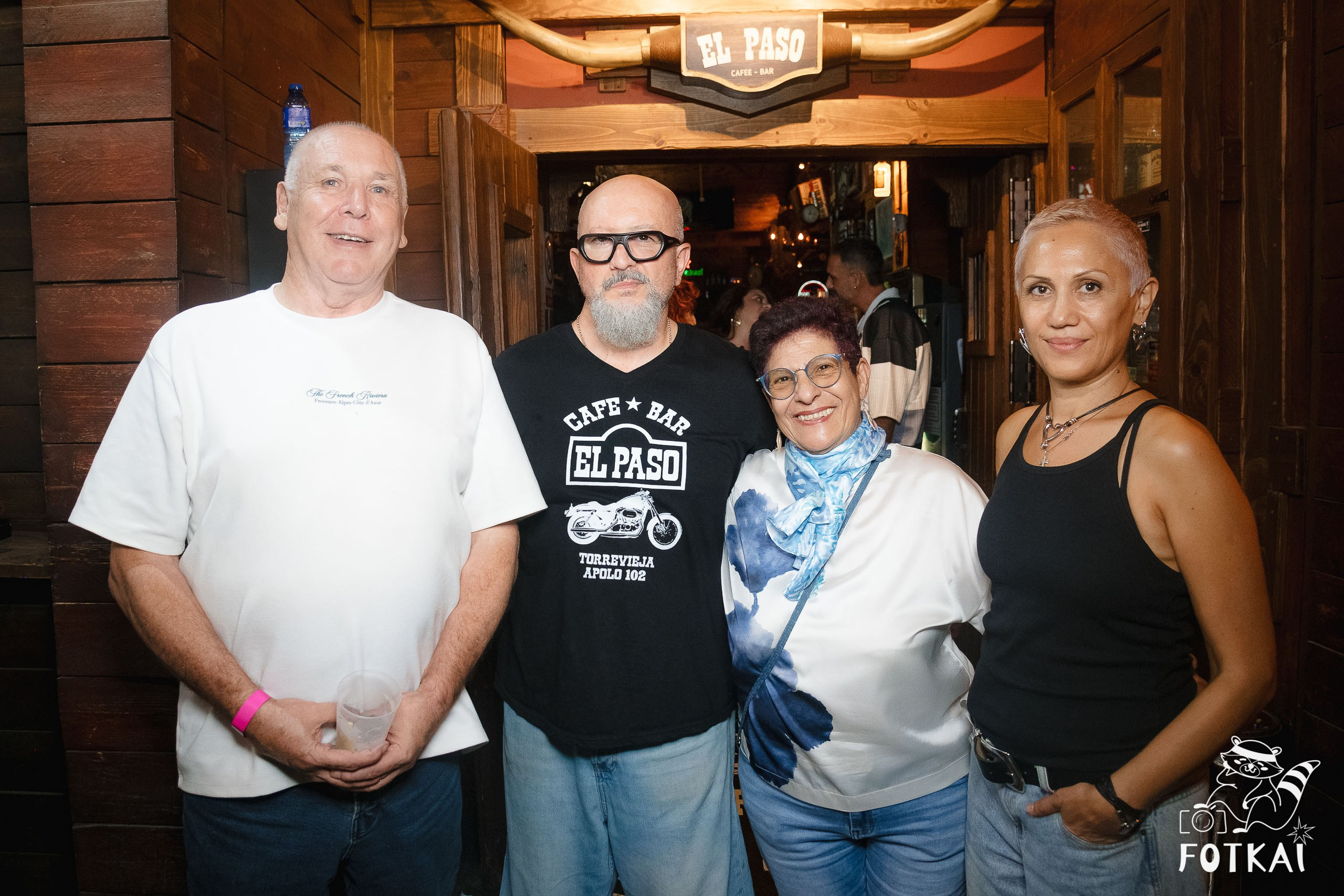 Fiesta Víspera de Festivo en El Paso Rock Bar – Hip Hop Old School | Reportaje fotográfico 08.10.2025 | FOTKAI