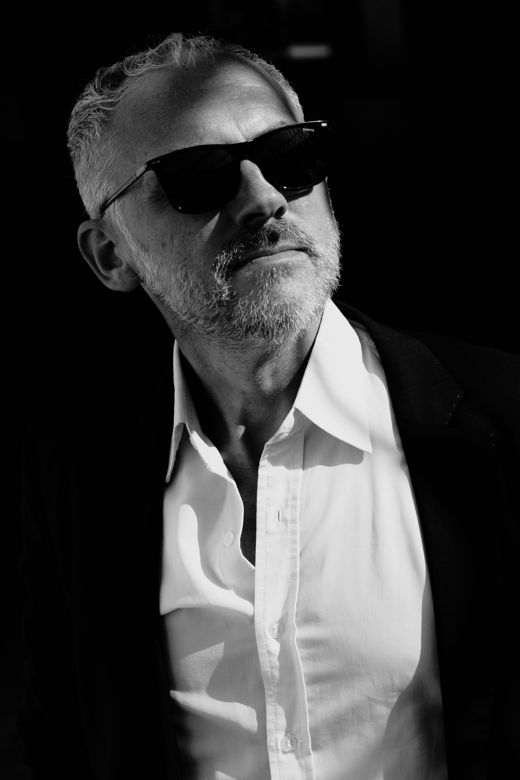 Портретная фотосессия музыканта Robert Skarsbakk в старом городе Аликанте для обложки альбома — Фотограф Андрей Луковников