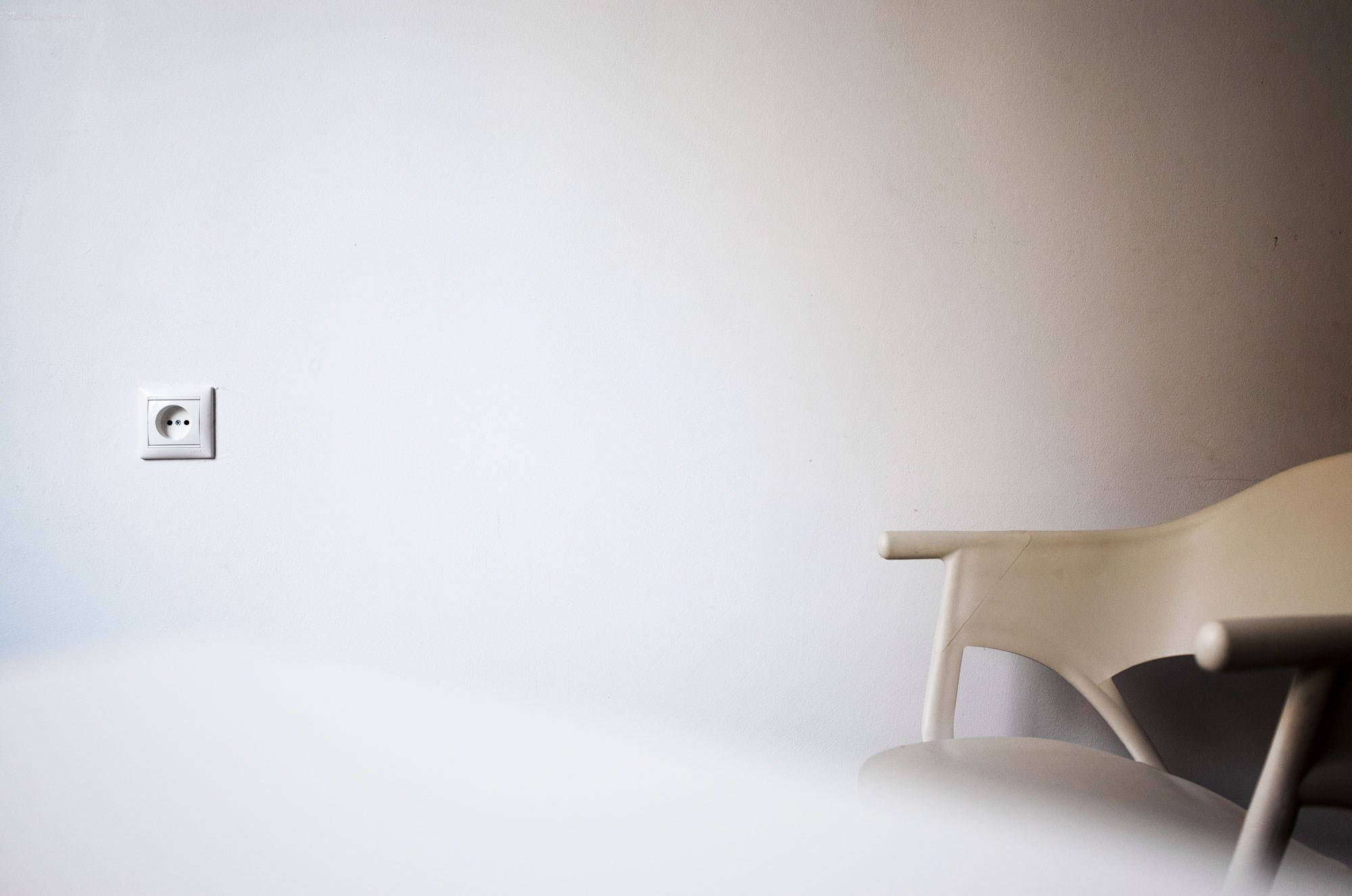 White room. Leni Smoragdova | Transaction Art Universe | Conceptual Art