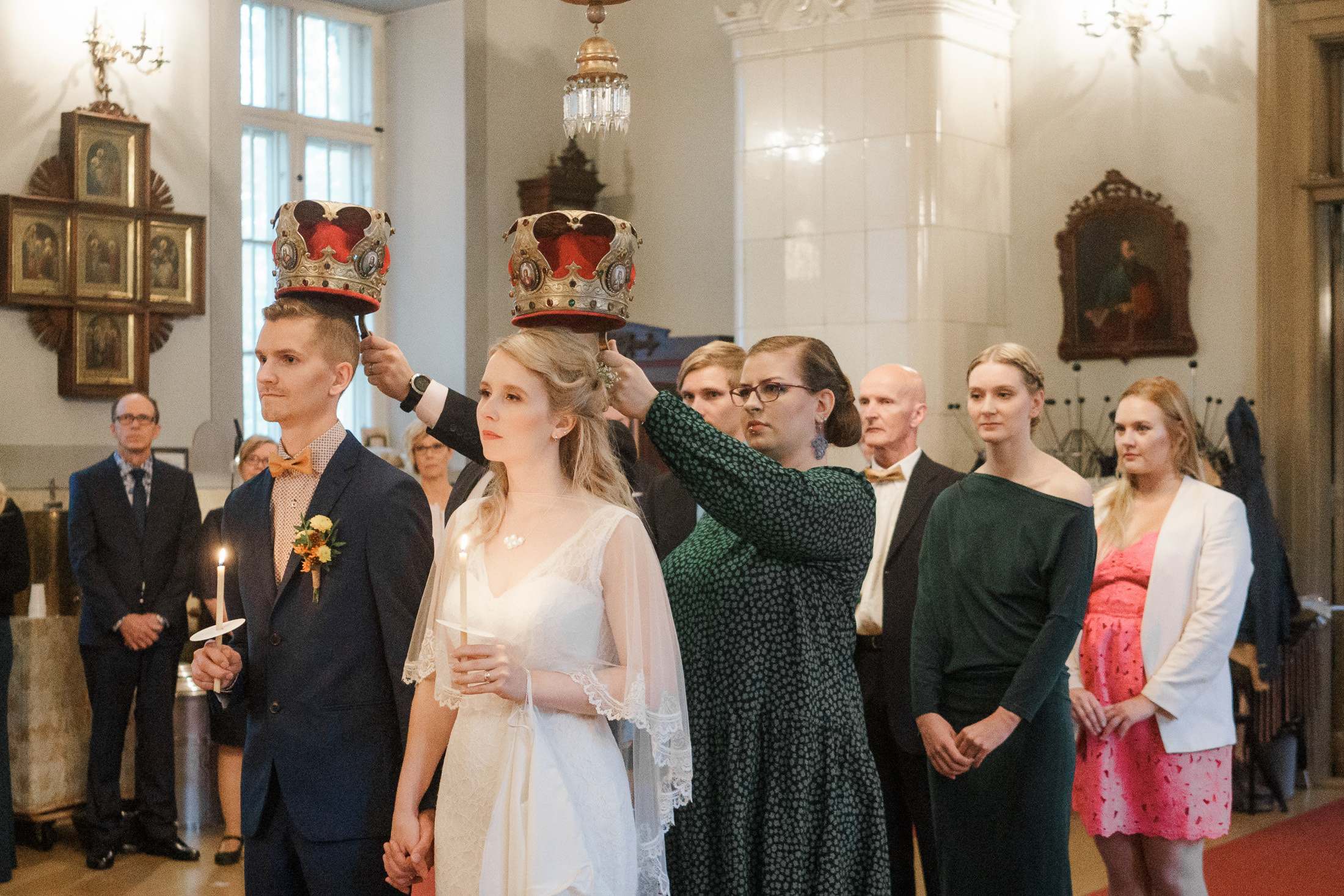 Syksyinen hääkuvaus Helsingissä: Sokos hotelli, ortodoksinen vihkiminen ja Relandersgrund Majakkalaiva