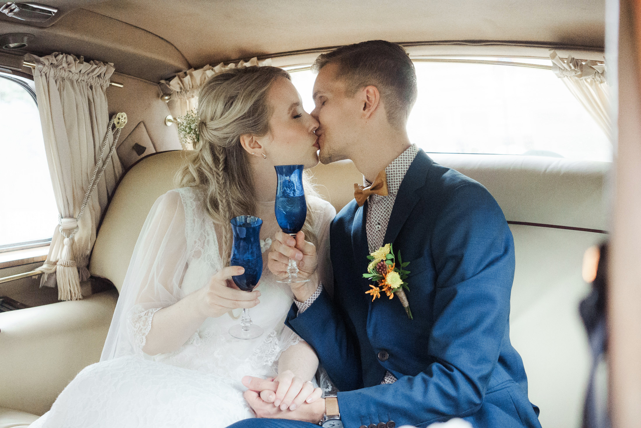 Syksyinen hääkuvaus Helsingissä: Sokos hotelli, ortodoksinen vihkiminen ja Relandersgrund Majakkalaiva