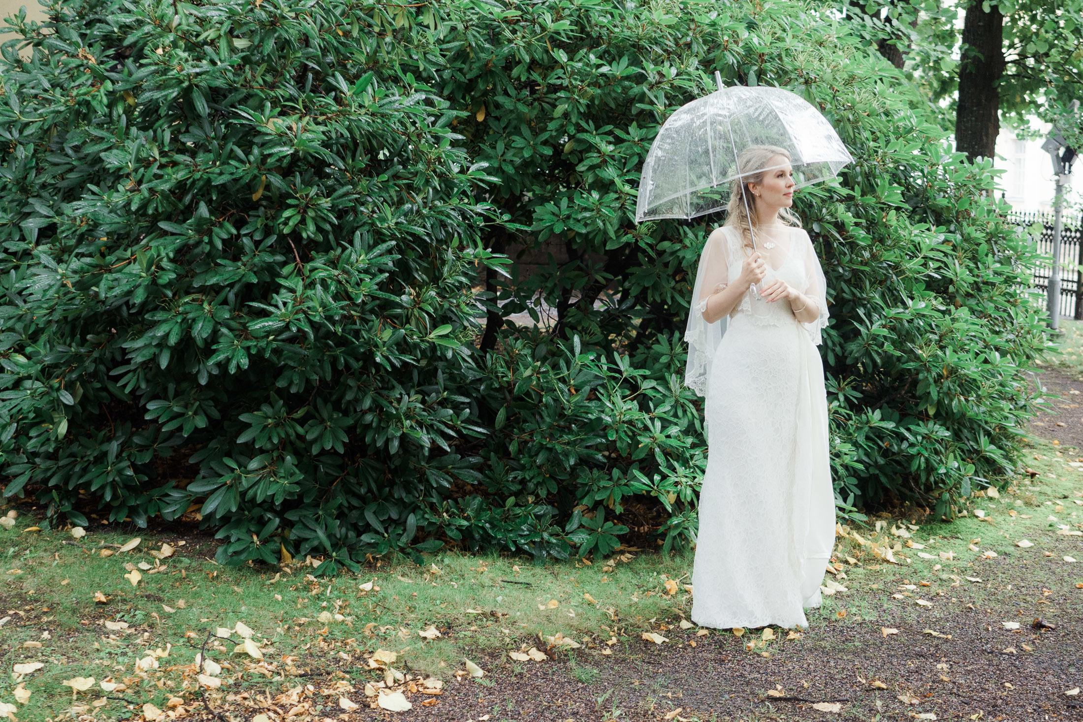 Hääkuvaus sateella