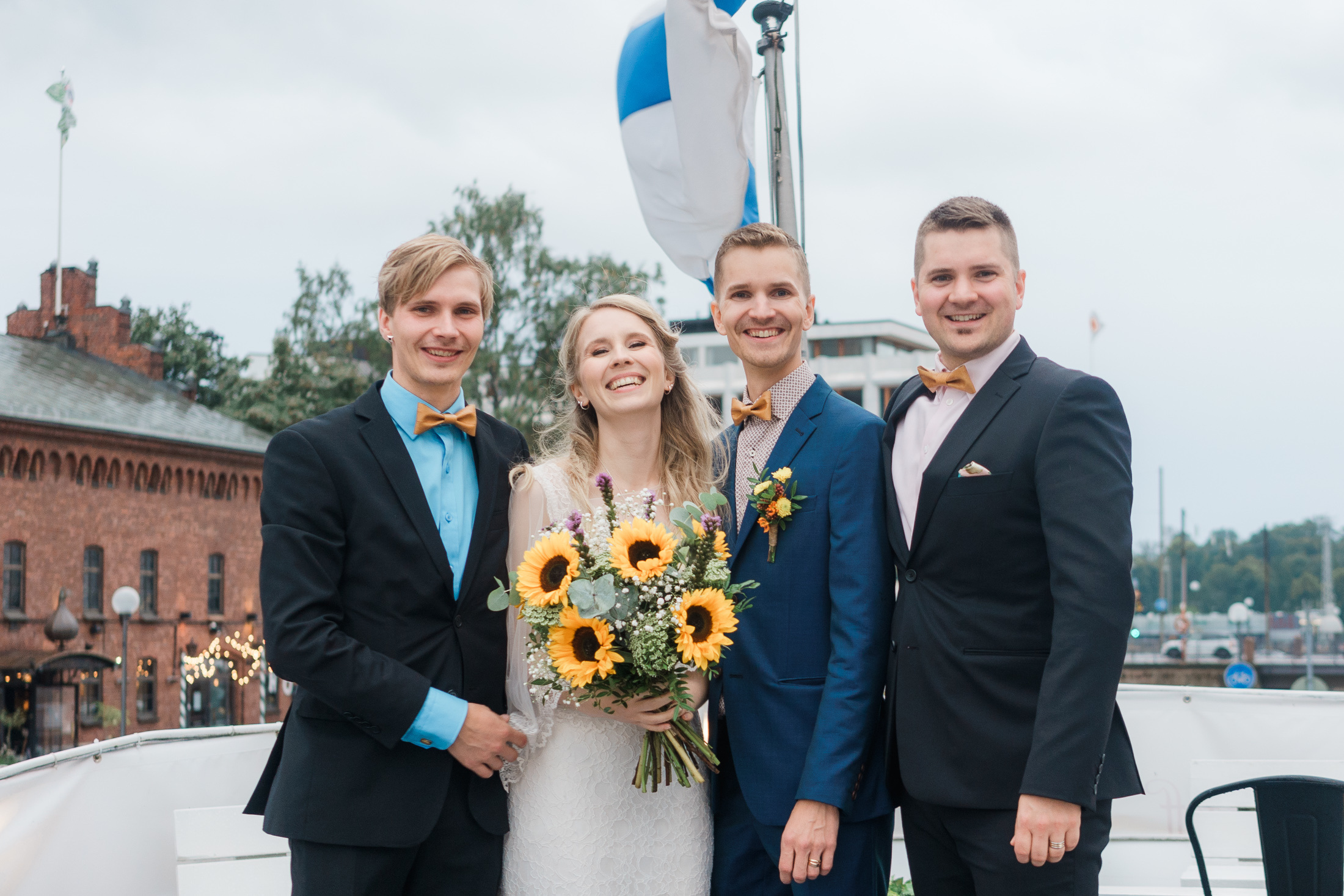 Syksyinen hääkuvaus Helsingissä: Sokos hotelli, ortodoksinen vihkiminen ja Relandersgrund Majakkalaiva