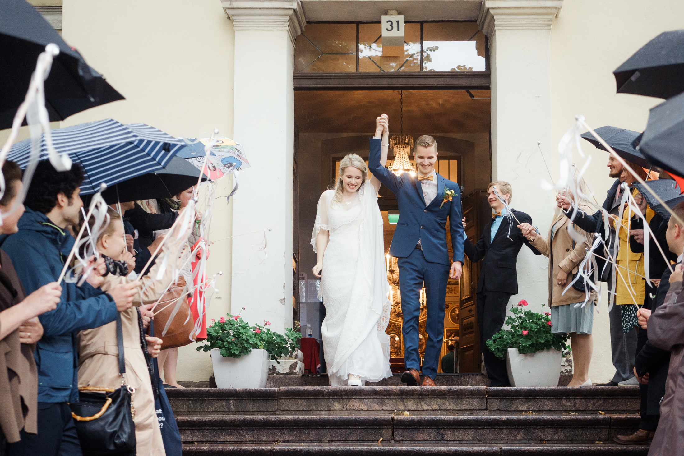 Syksyinen hääkuvaus Helsingissä: Sokos hotelli, ortodoksinen vihkiminen ja Relandersgrund Majakkalaiva