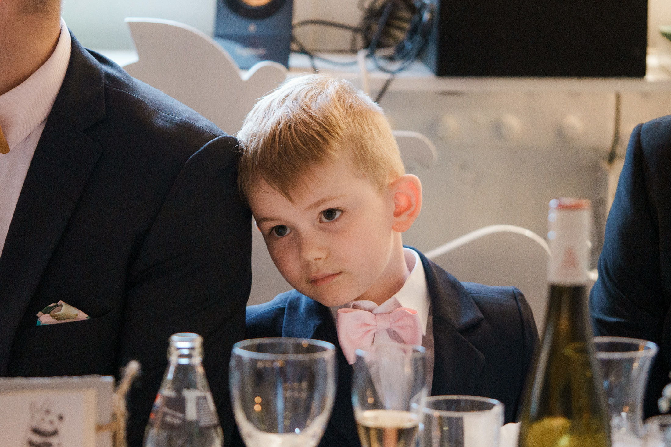 Syksyinen hääkuvaus Helsingissä: Sokos hotelli, ortodoksinen vihkiminen ja Relandersgrund Majakkalaiva