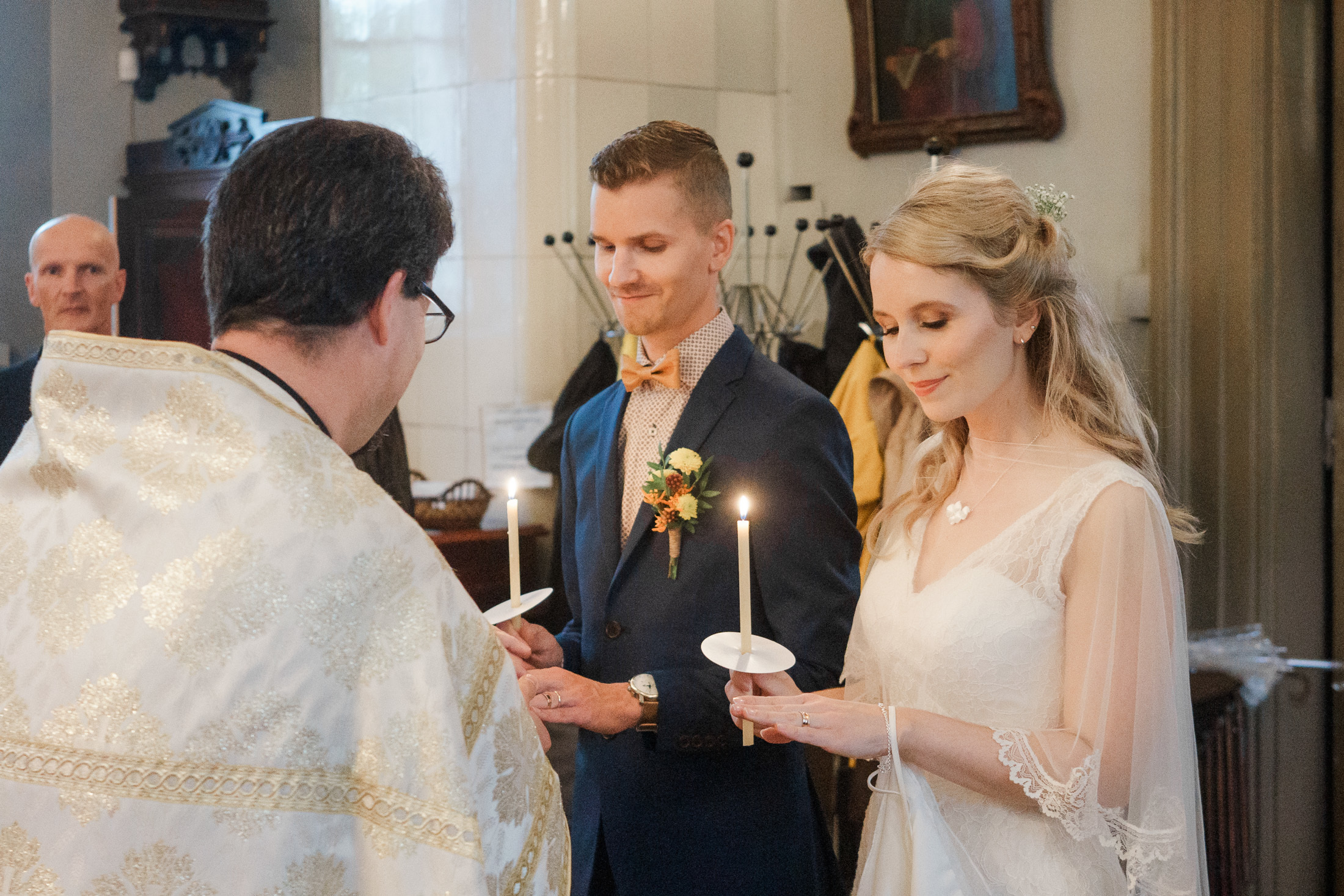 Syksyinen hääkuvaus Helsingissä: Sokos hotelli, ortodoksinen vihkiminen ja Relandersgrund Majakkalaiva