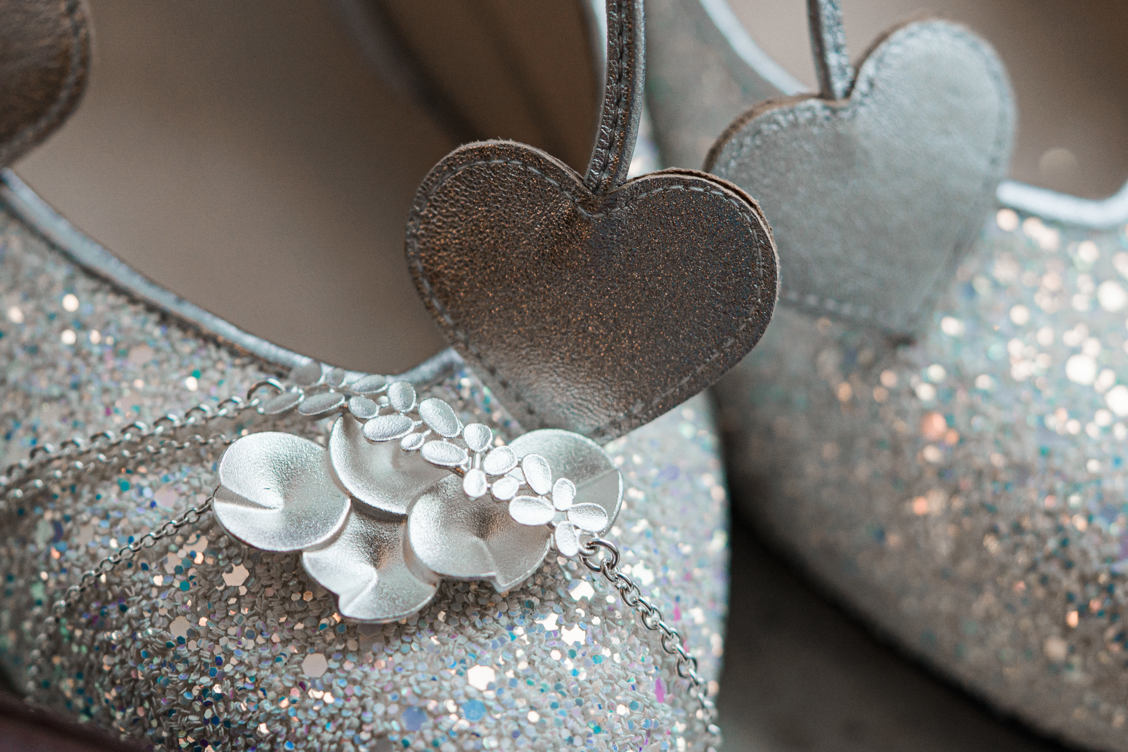 Syksyinen hääkuvaus Helsingissä: Sokos hotelli, ortodoksinen vihkiminen ja Relandersgrund Majakkalaiva