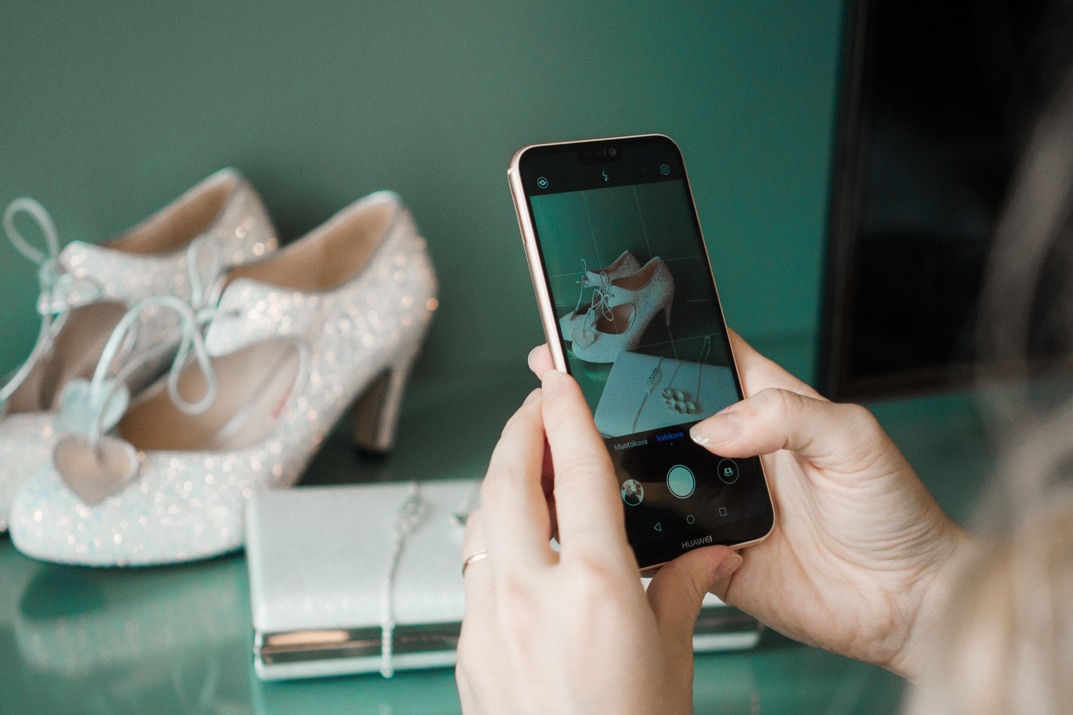 Syksyinen hääkuvaus Helsingissä: Sokos hotelli, ortodoksinen vihkiminen ja Relandersgrund Majakkalaiva