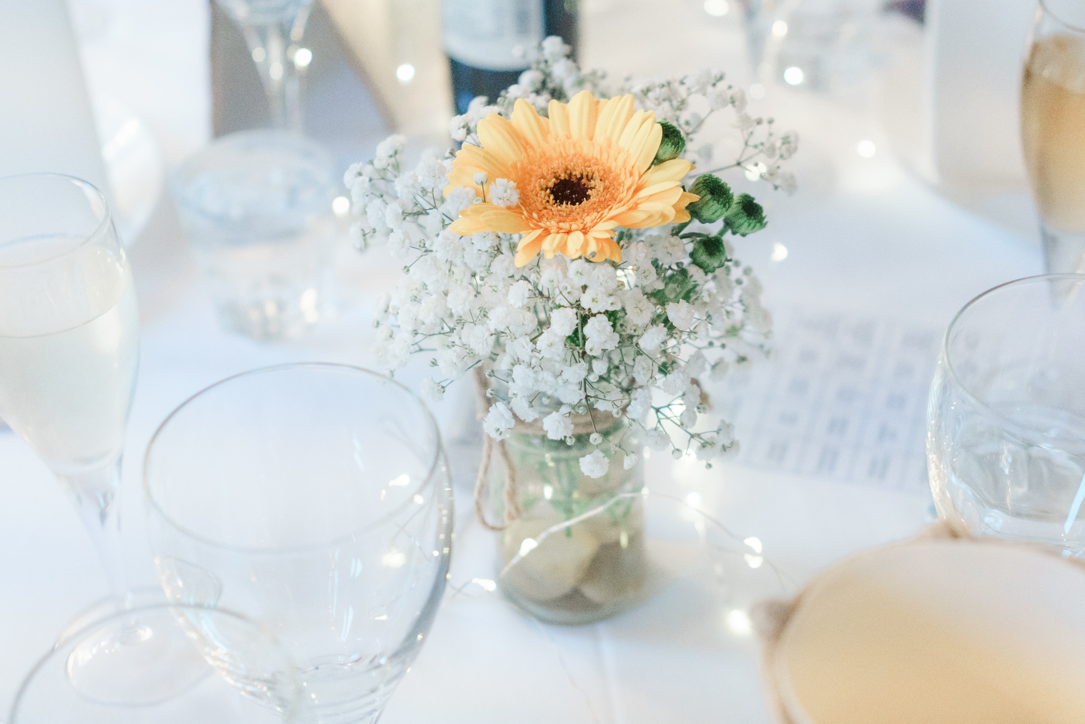 Syksyinen hääkuvaus Helsingissä: Sokos hotelli, ortodoksinen vihkiminen ja Relandersgrund Majakkalaiva