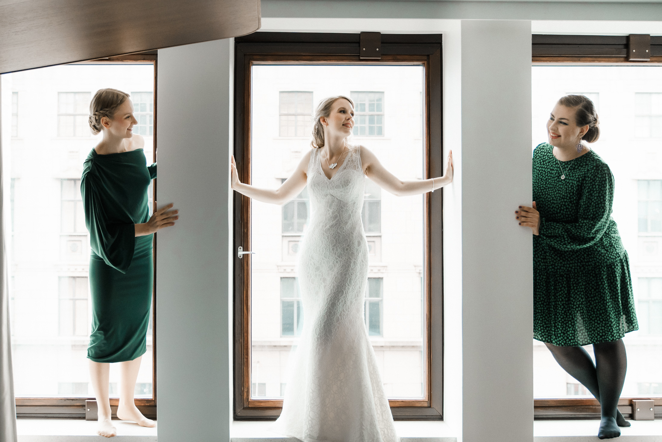 Syksyinen hääkuvaus Helsingissä: Sokos hotelli, ortodoksinen vihkiminen ja Relandersgrund Majakkalaiva