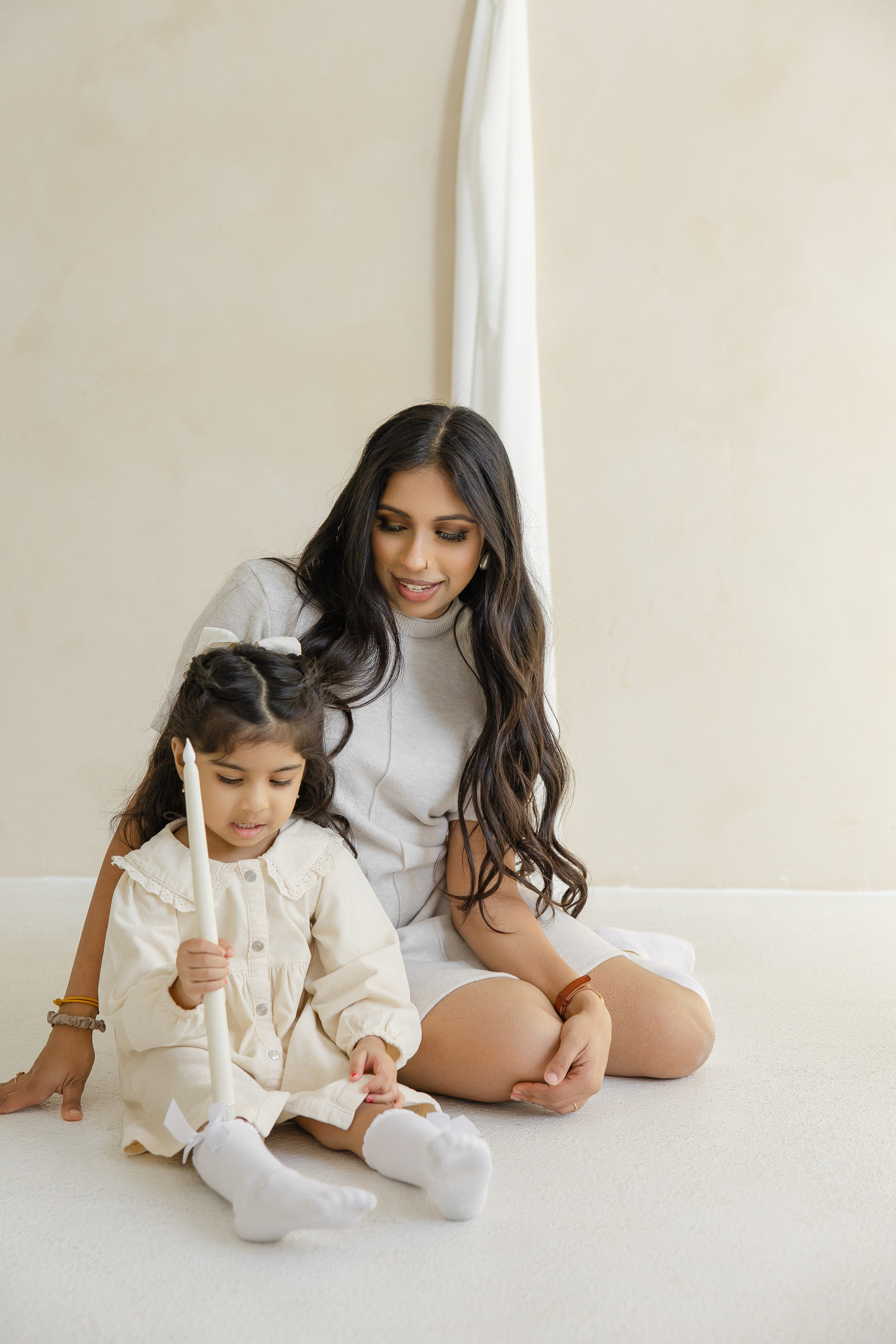 Cute baby photographer with her family in toronto