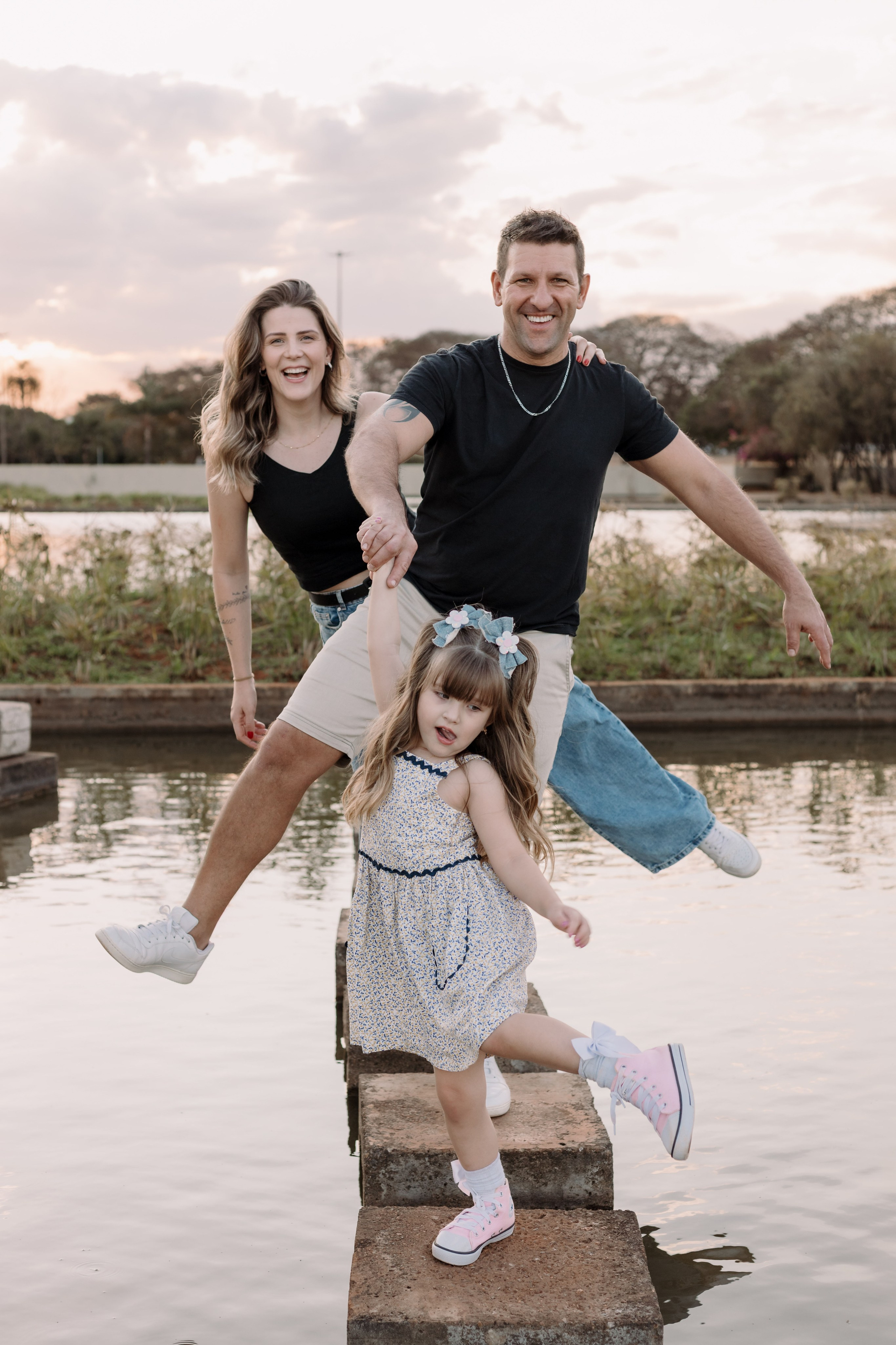 Ensaio fotográfico na Praça dos Cristais com luz do pôr do sol