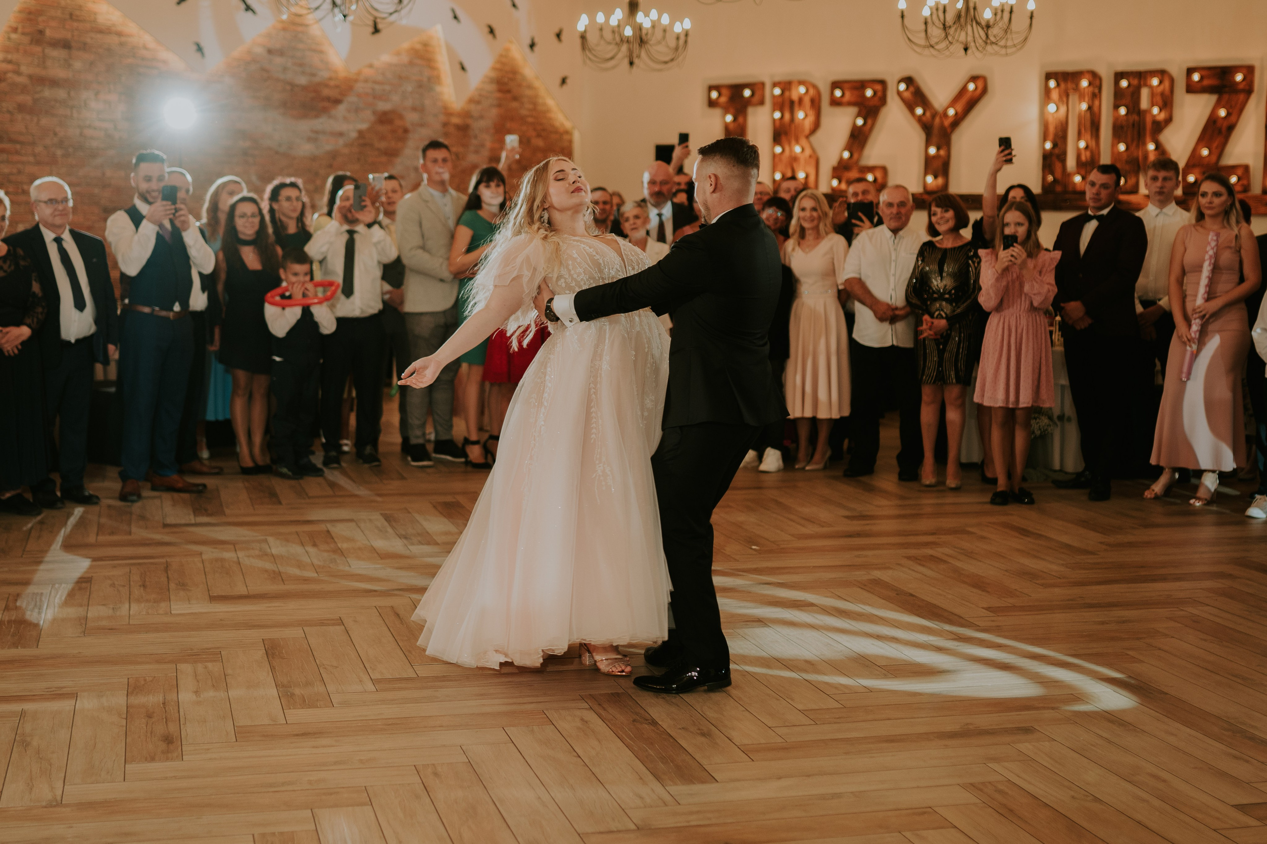 Trzy Drzewa: wspaniała uroczystość Wiktorii i Kamila. Karkowskafoto - fotografia miłości