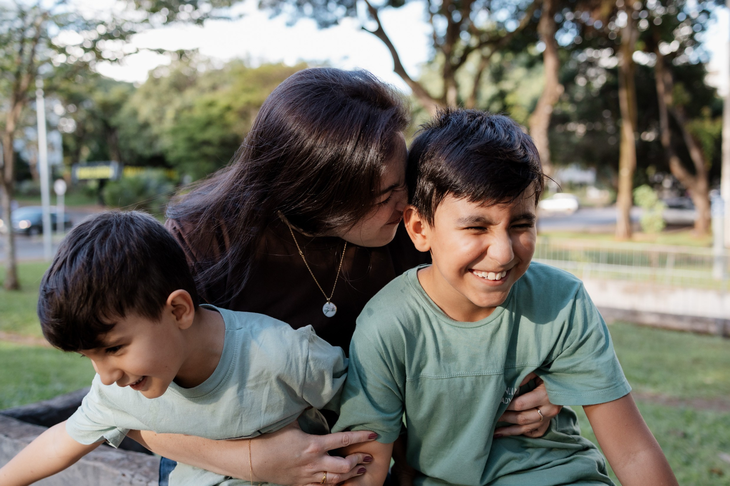 Ensaio mãe e filhos em Brasília • Asa Norte | Fotografia de Família. Fotógrafa em Brasília e Recife | Ensaios de família, gestante e festas infantis — Ize Fotografia