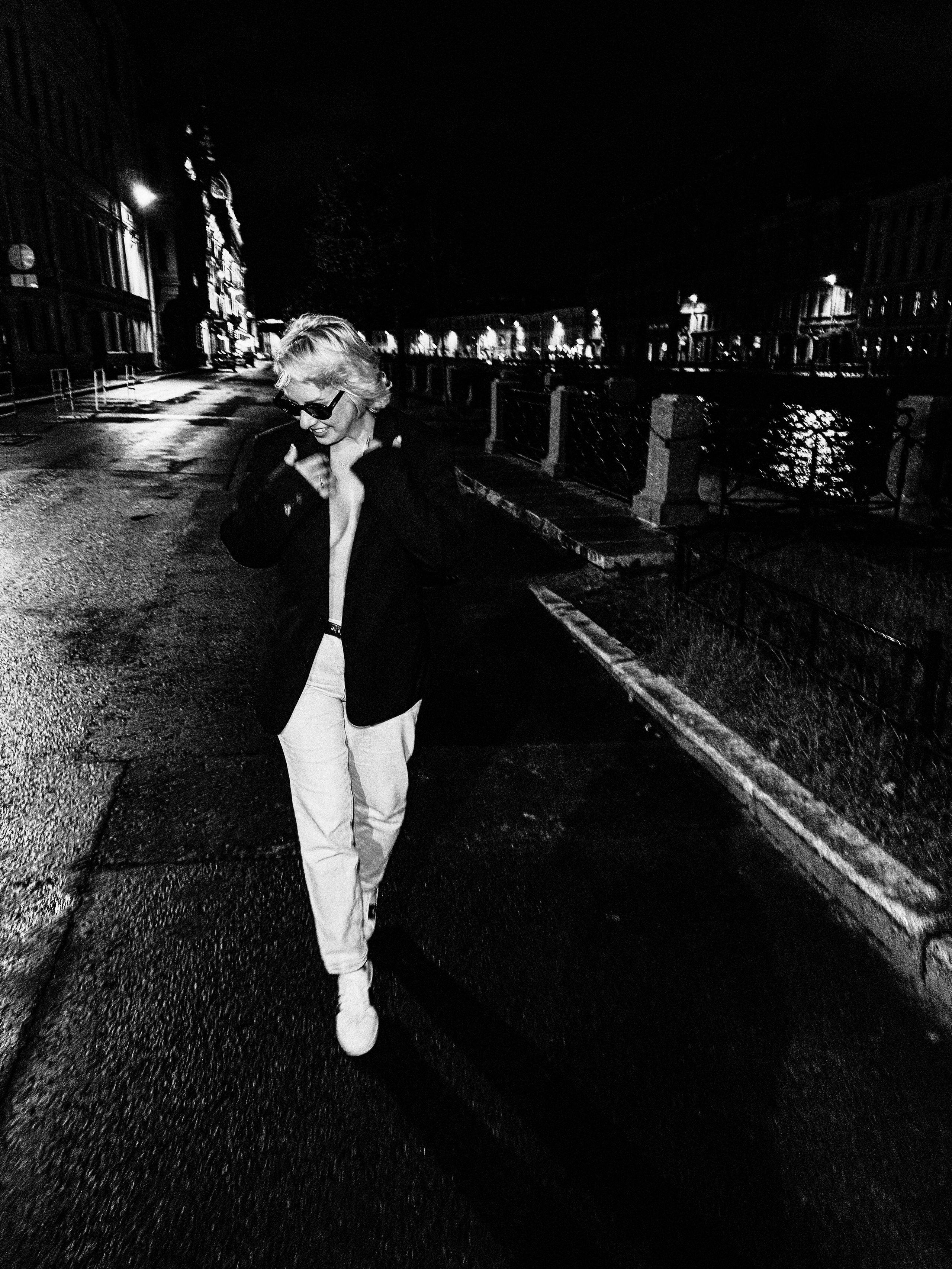 Modern Film Noir Photography | Bold Street Portrait Sessions. Videographer and photographer in New York // MAKAROV.VIDEO