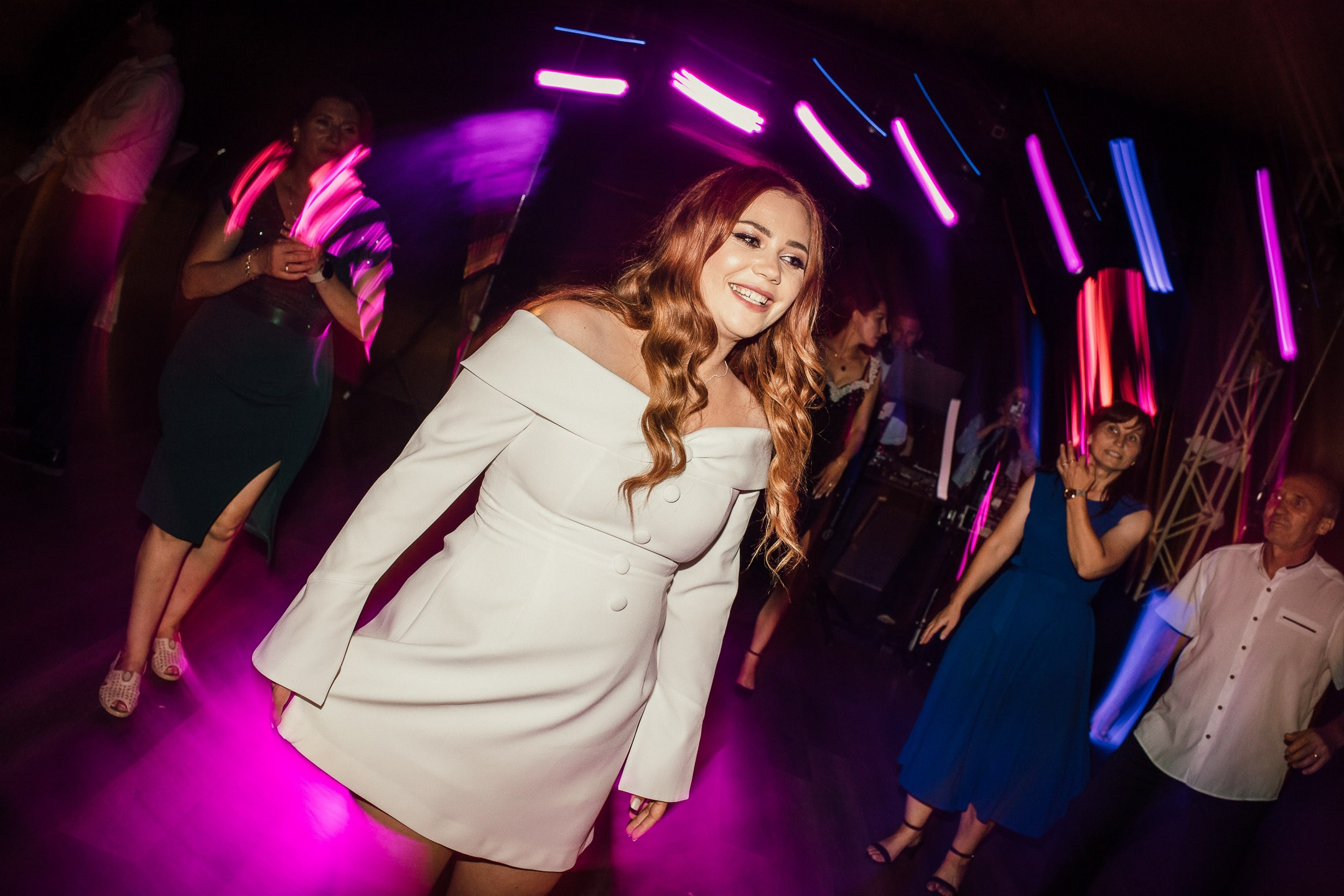 Nuntă la Motel Gilău în aer liber - Fotograf Nuntă Cluj. Horatiu Fat: Fotograf si Videograf Profesionist Nunta Cluj-Napoca