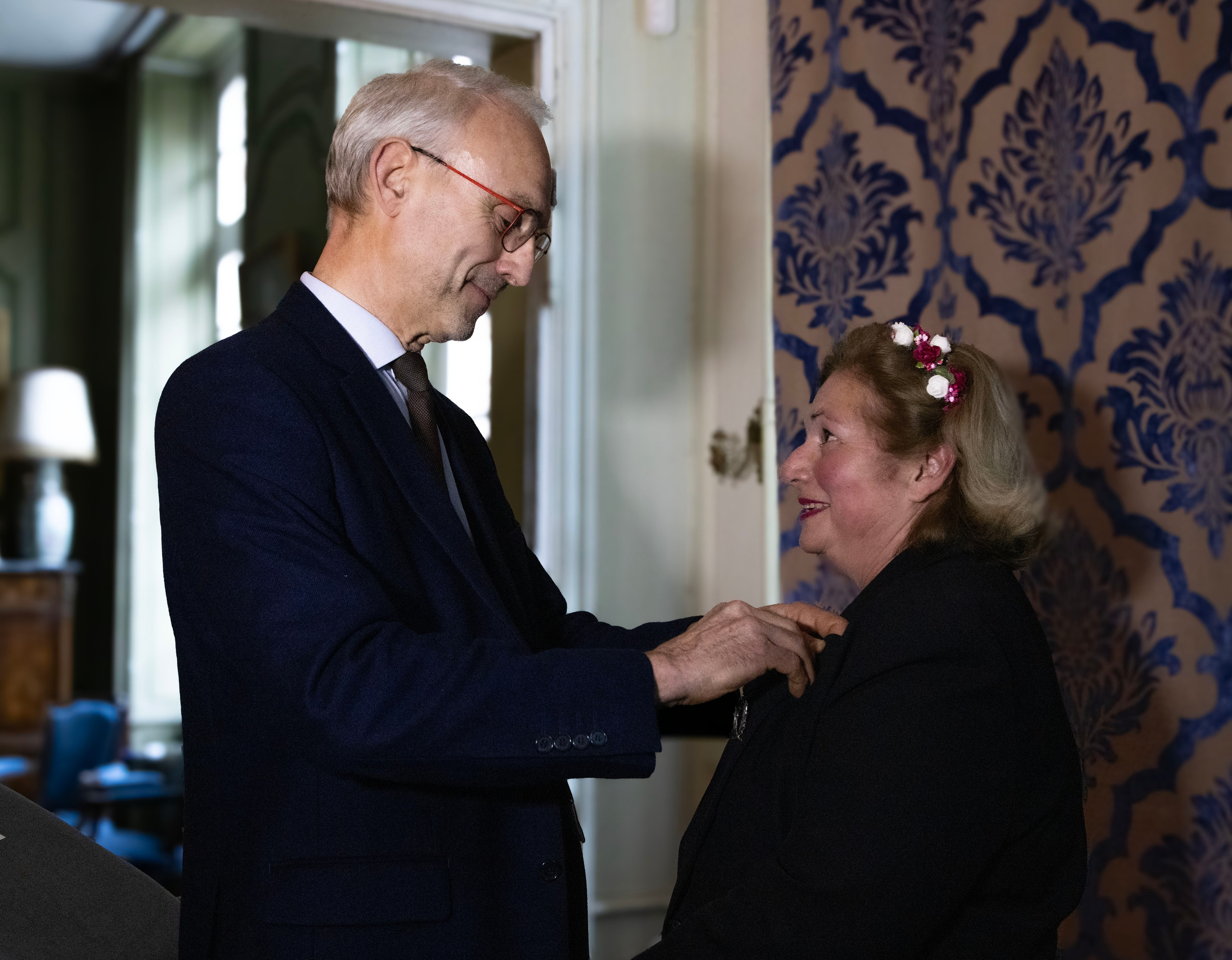 Remise les insignes de Chevalier des Palmes Académiques. Natalia Bogdanovska. Films et photographie corporate en France